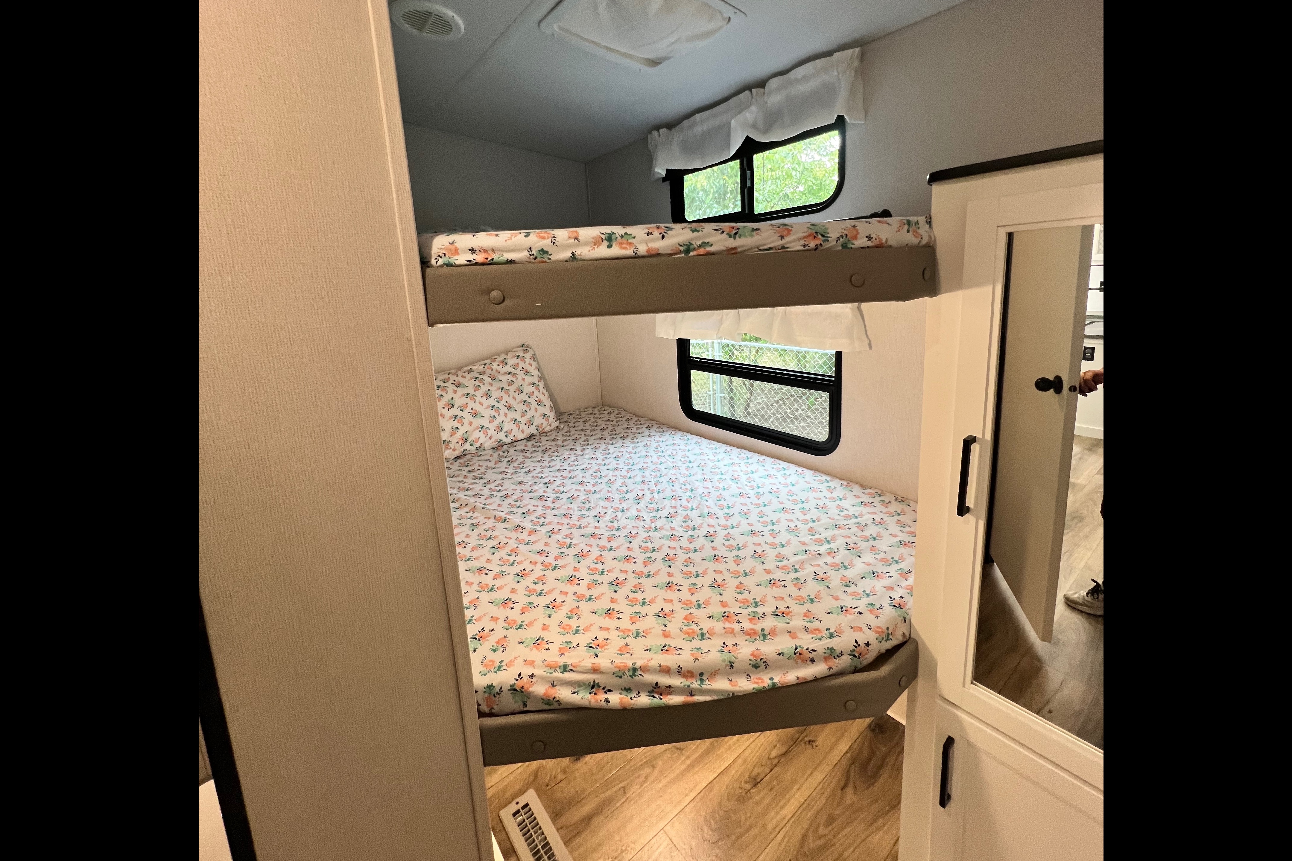 Prime Time Crusader Lite Fifth Wheel *NEW LISTING*