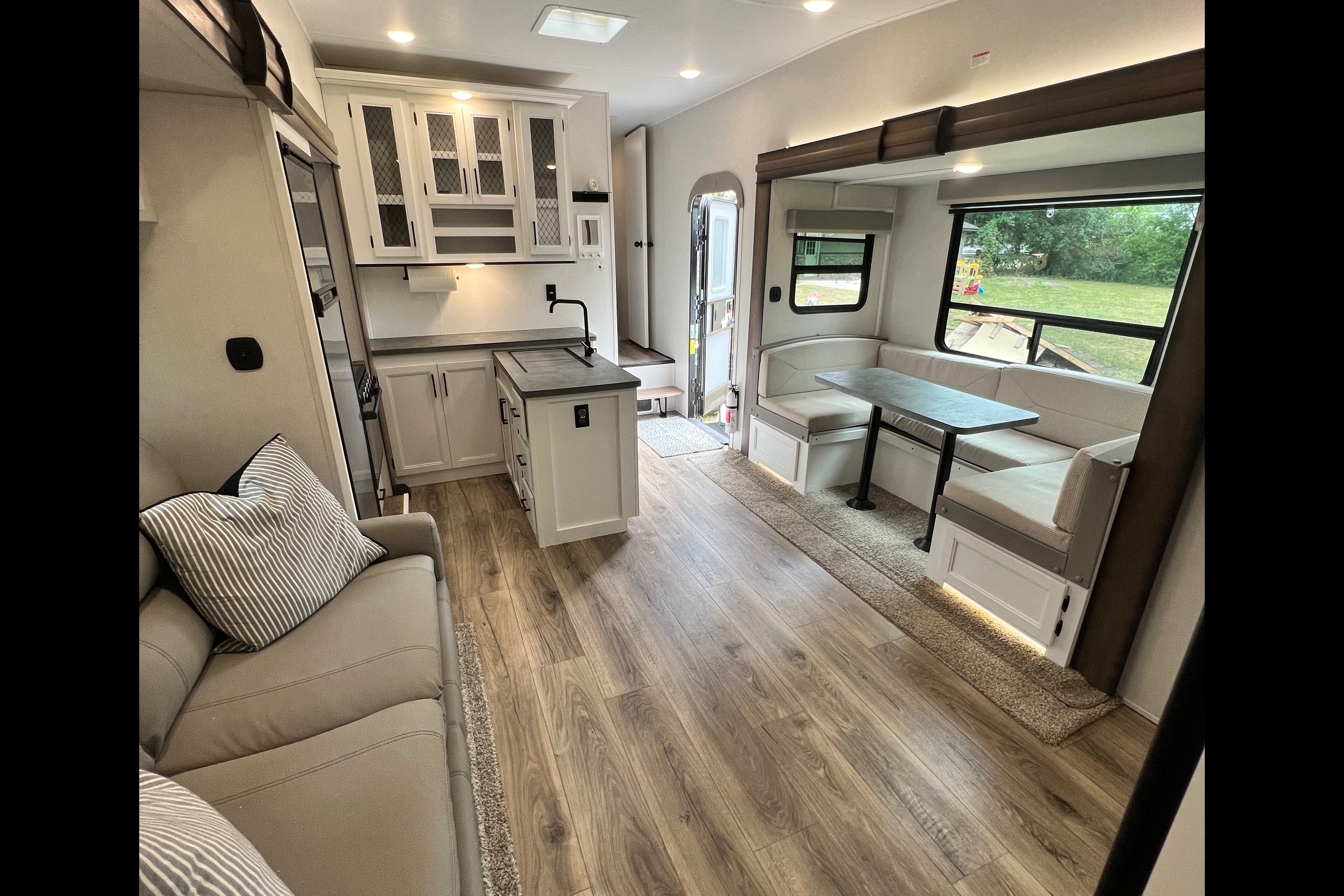 Prime Time Crusader Lite Fifth Wheel *NEW LISTING*