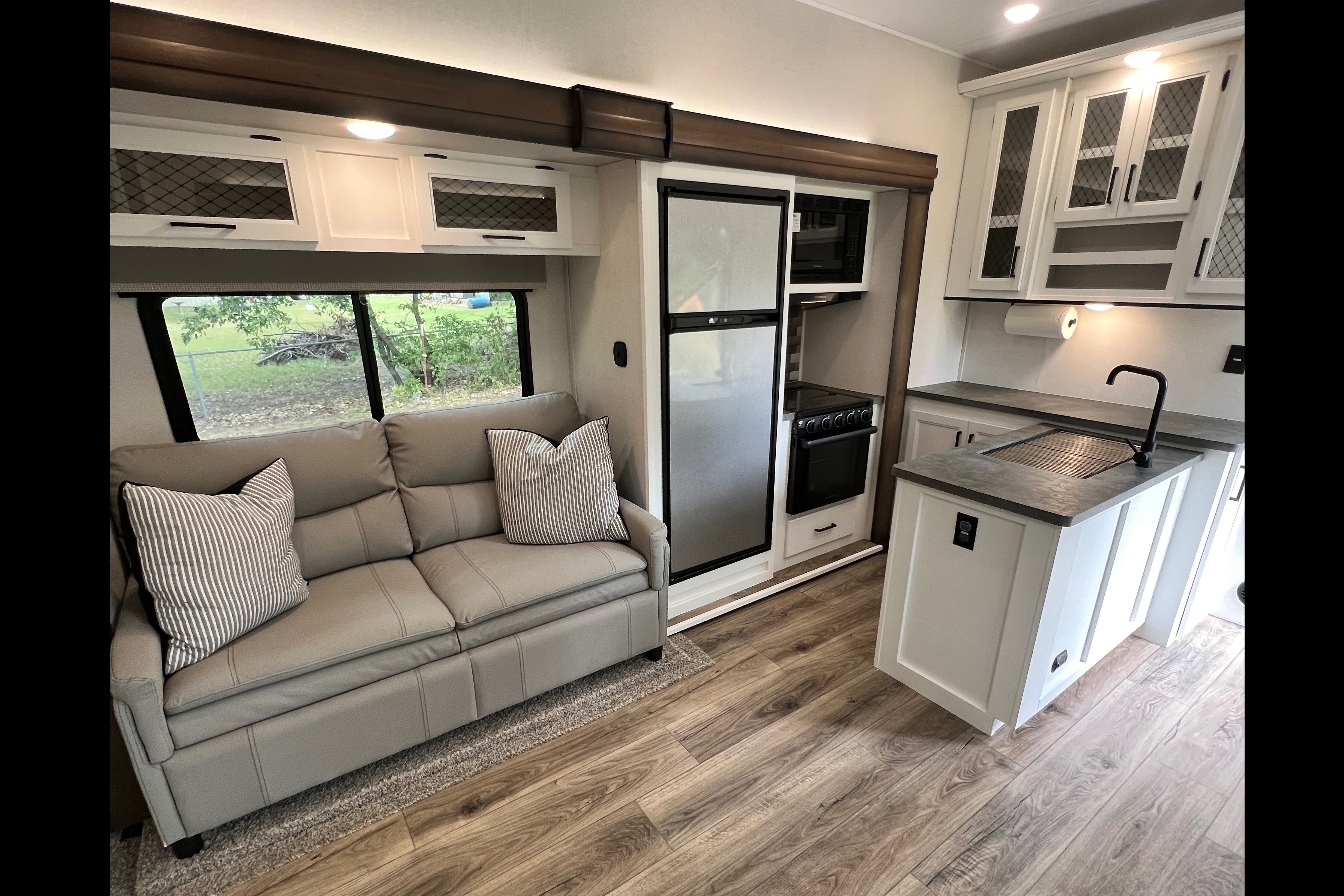 Prime Time Crusader Lite Fifth Wheel *NEW LISTING*