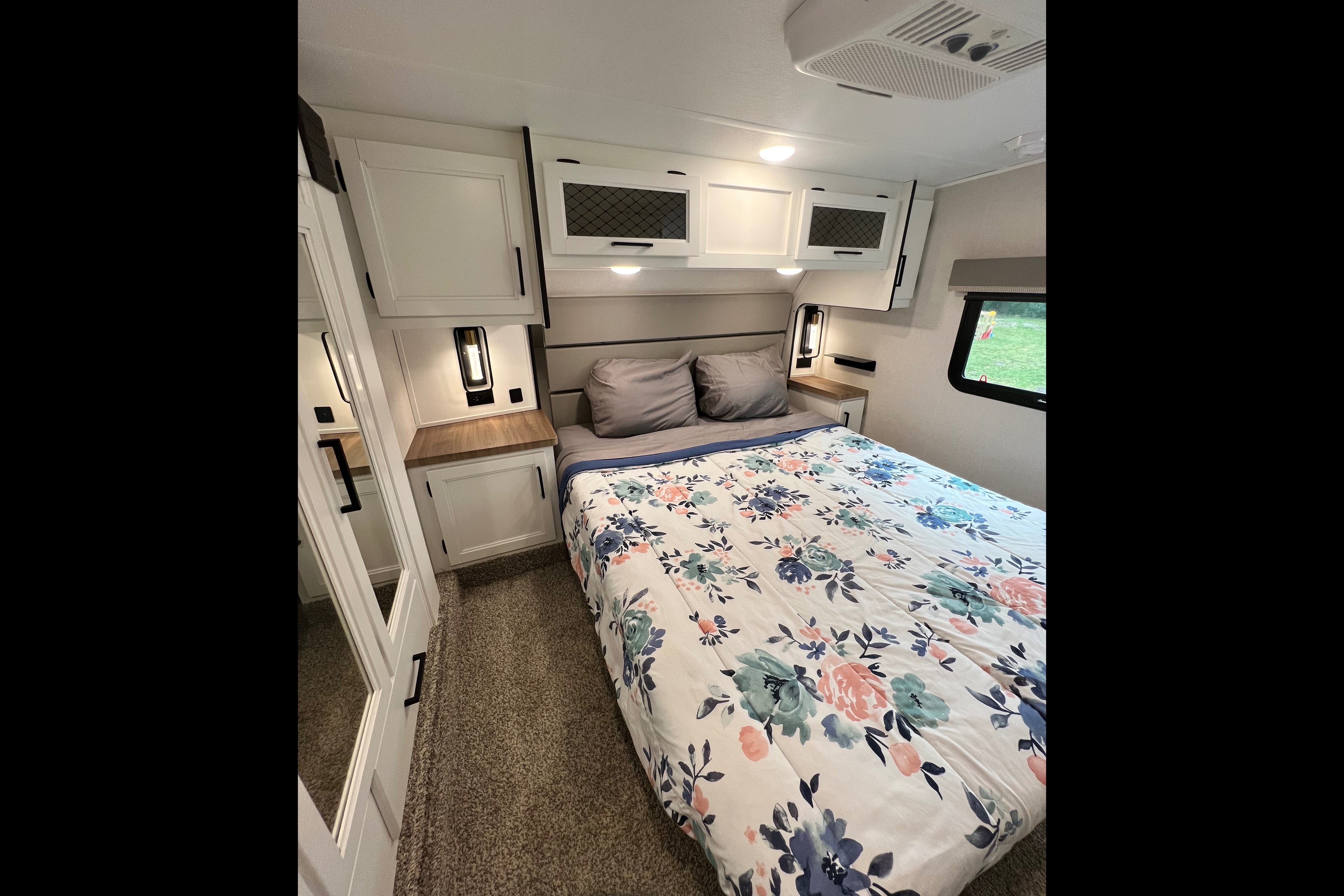 Prime Time Crusader Lite Fifth Wheel *NEW LISTING*