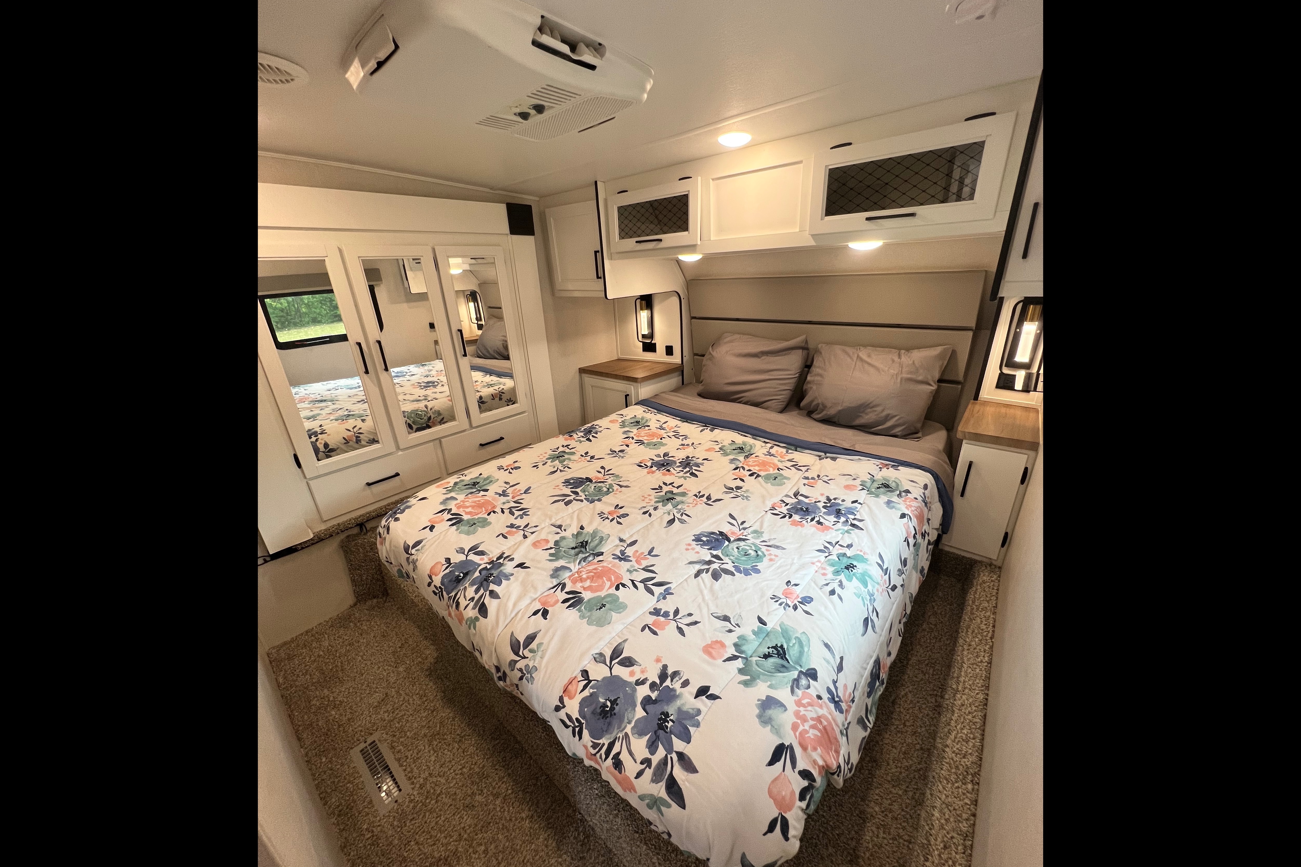 Prime Time Crusader Lite Fifth Wheel *NEW LISTING*