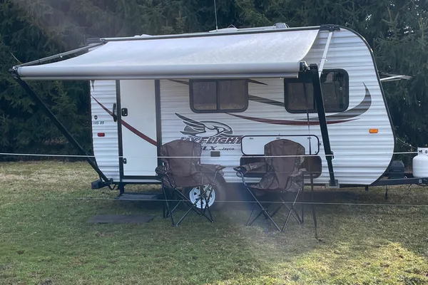 Jayco 14RB Travel Trailer 16' ( Free Quemahoming Dam delivery)