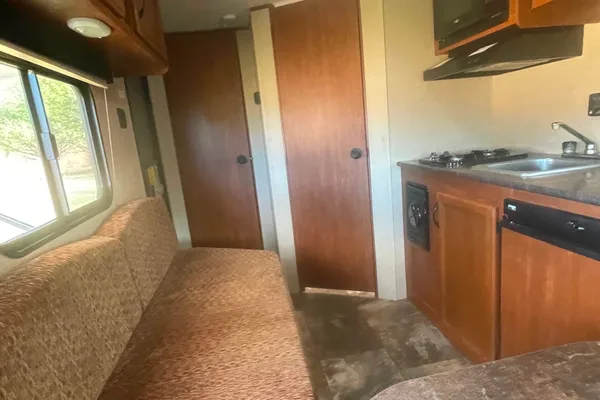 Jayco 14RB Travel Trailer 16' ( Free Quemahoming Dam delivery)