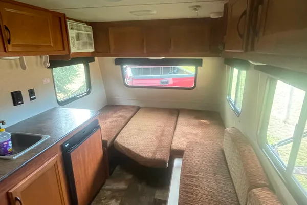 Jayco 14RB Travel Trailer 16' ( Free Quemahoming Dam delivery)