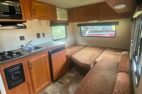 Jayco 14RB Travel Trailer 16' ( Free Quemahoming Dam delivery)