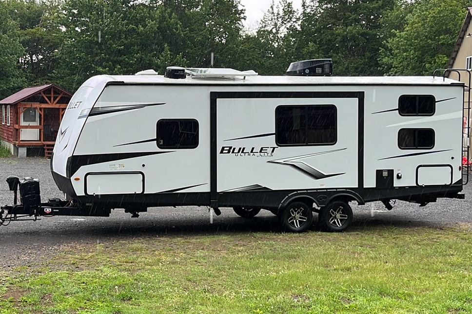 Cabin Fever Cottages - Keystone Bullet 250BHS Travel Trailer
