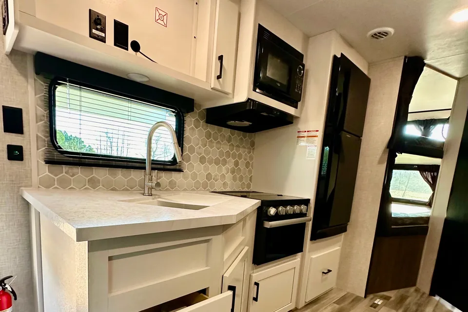 2024 BRAND NEW! Jayco Jay Flight 235MBH Travel Trailer