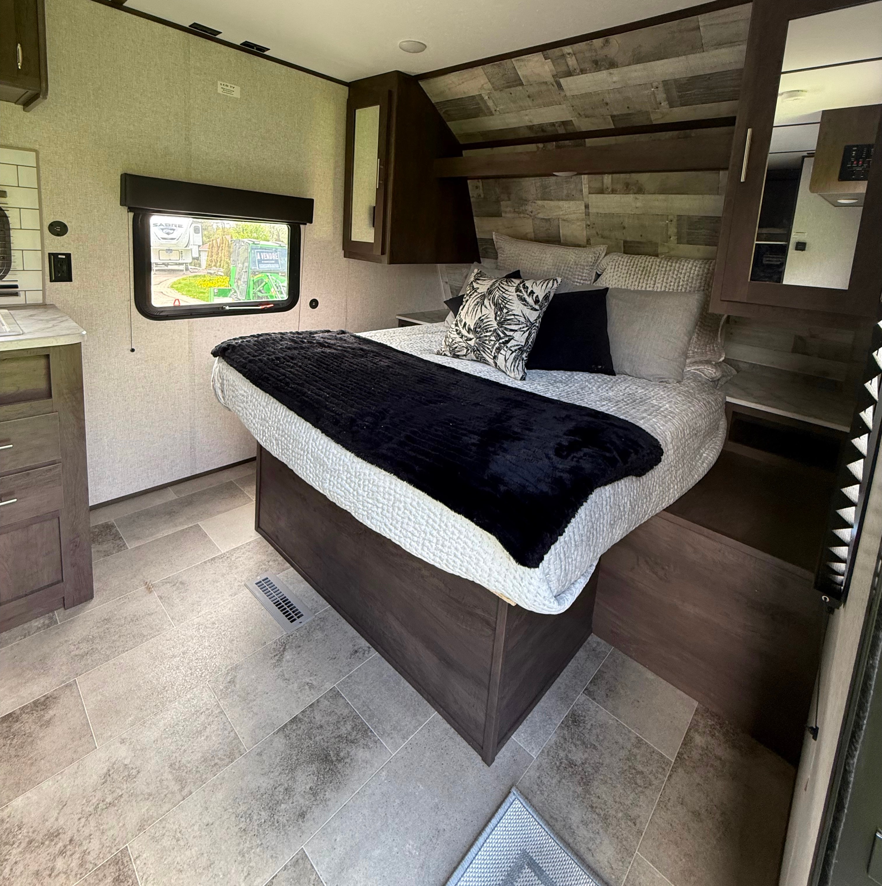 Sabrina's Lantern 214BH Travel Trailer