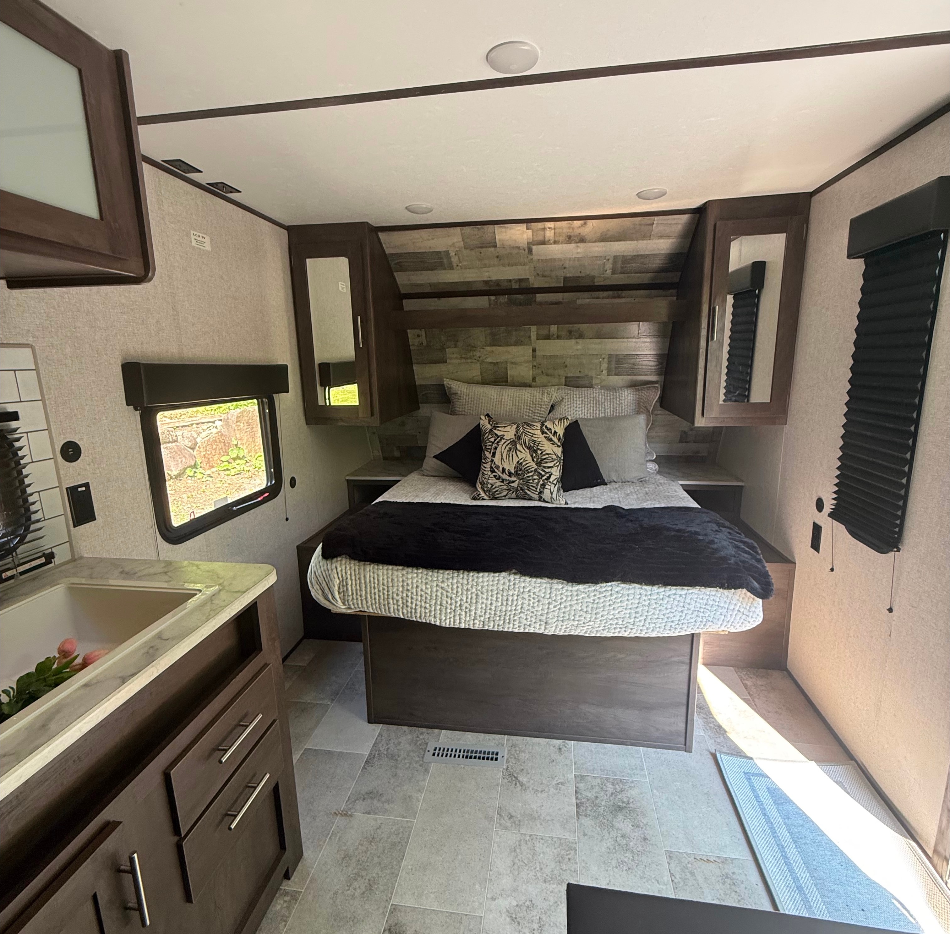 Sabrina's Lantern 214BH Travel Trailer