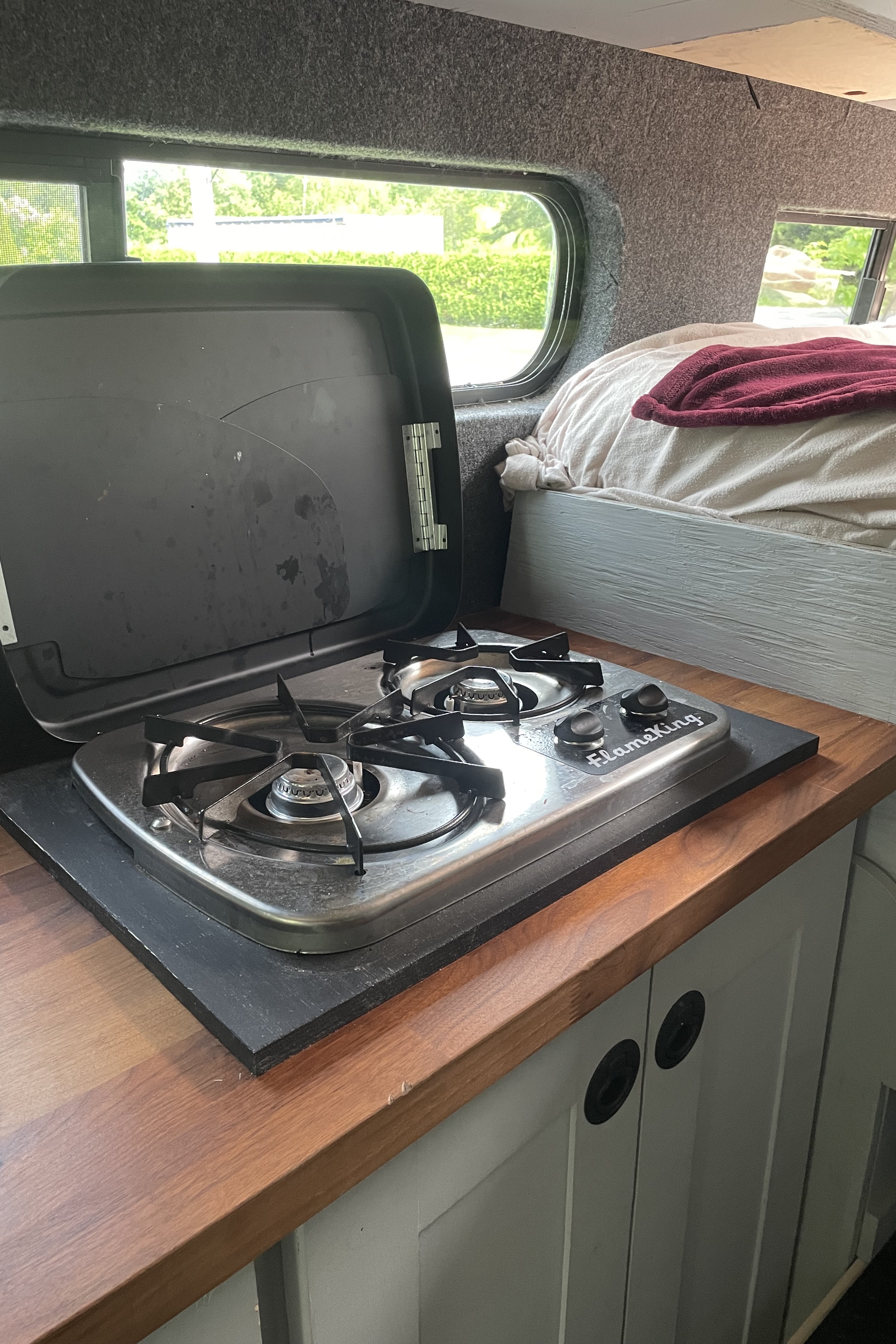 Steve's cabane  Sprinter Campervan