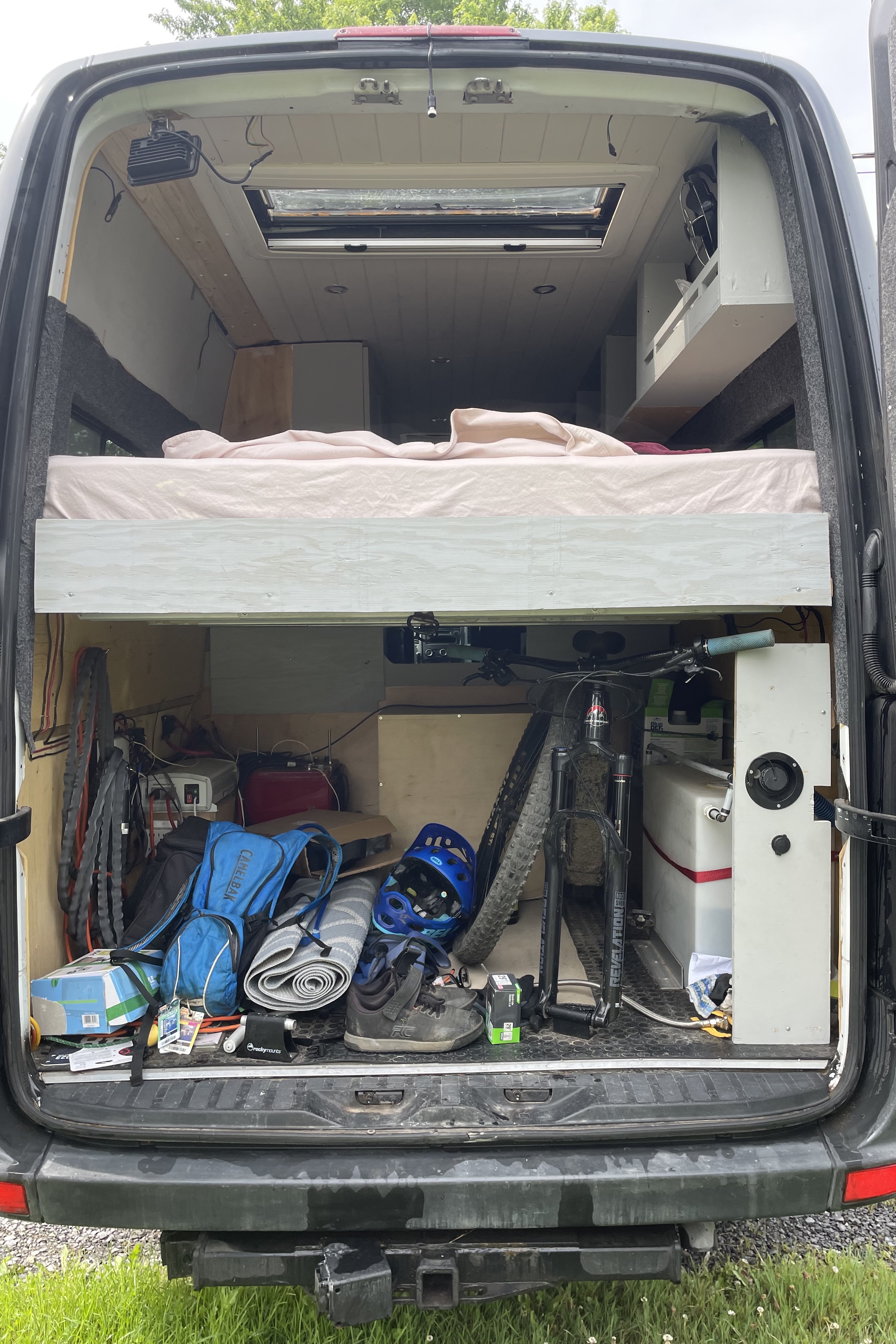 Steve's cabane  Sprinter Campervan