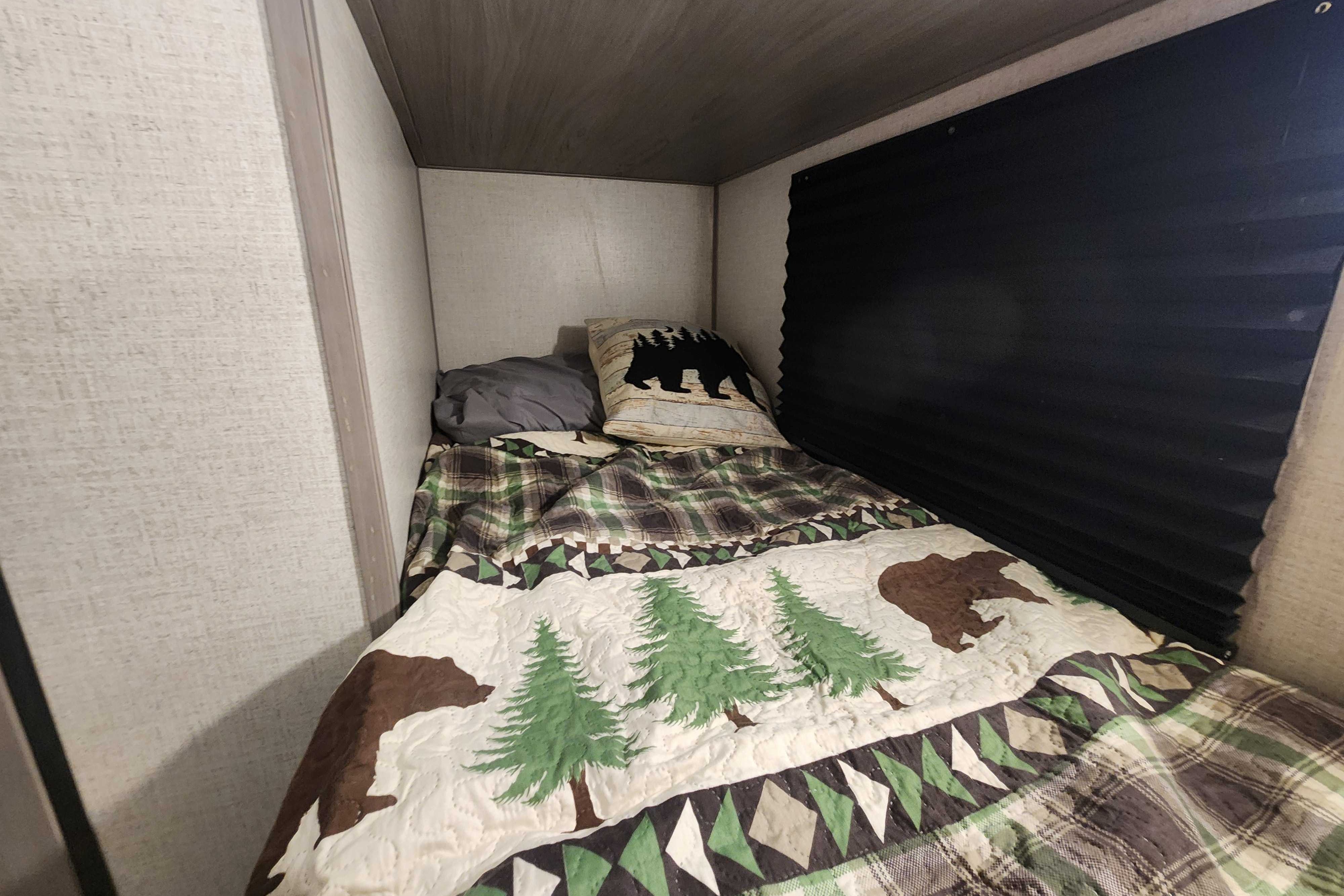 Coleman 17B Easy Tow Pet Friendly