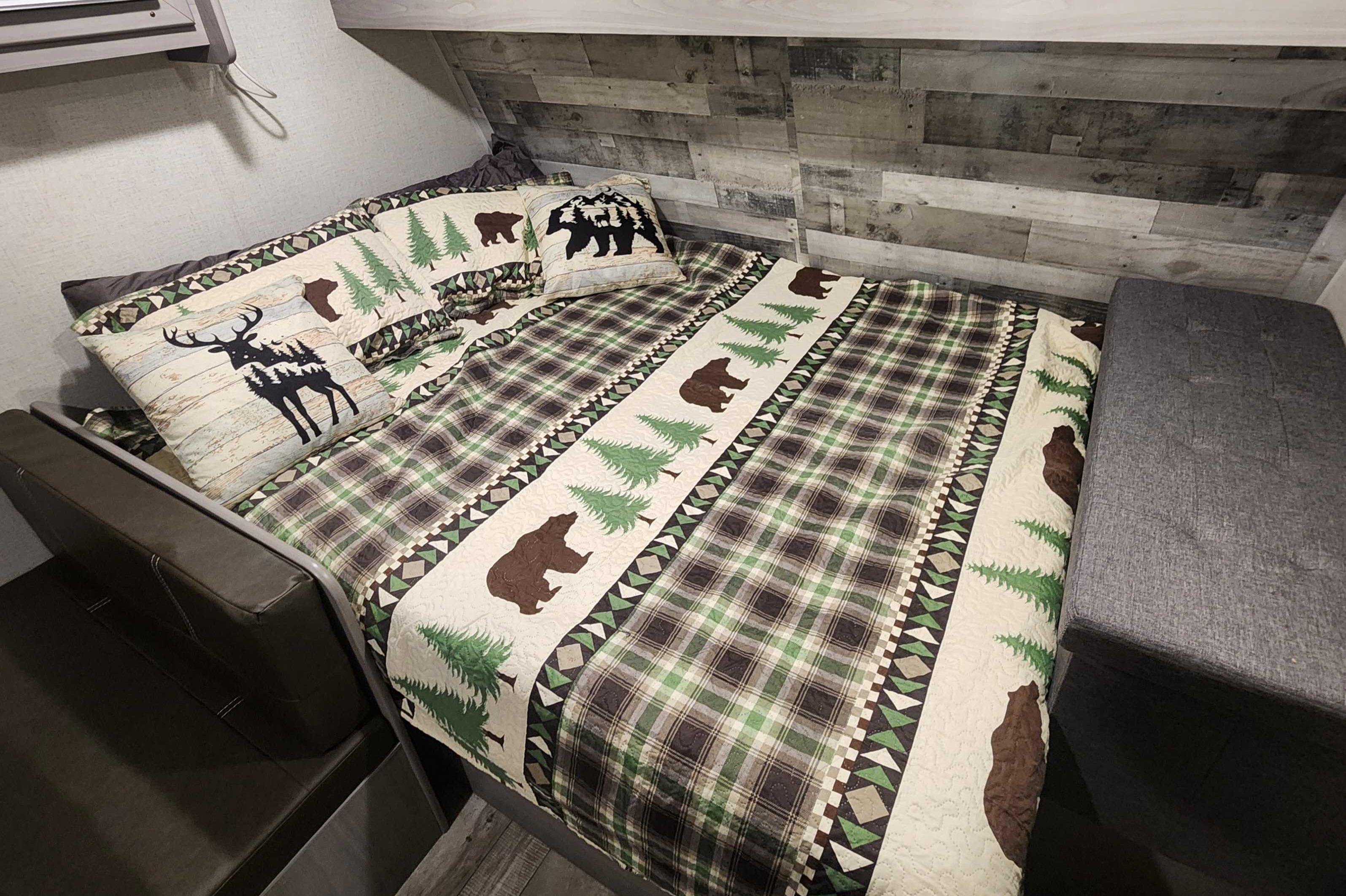 Coleman 17B Easy Tow Pet Friendly
