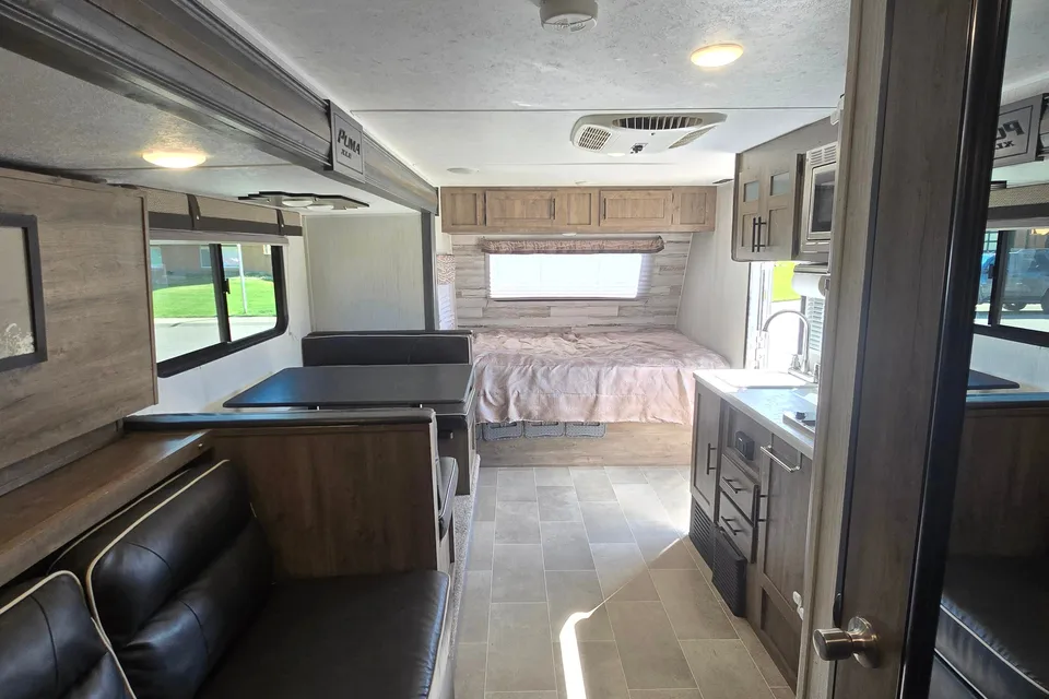 Palomino Puma 18SSX Travel Trailer
