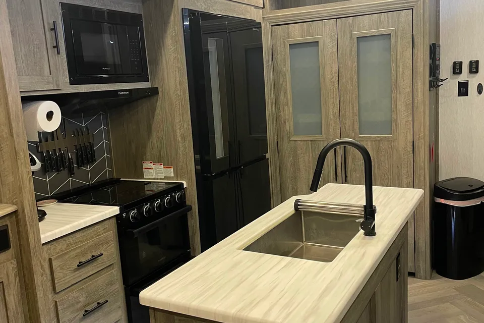 Salem Hemisphere Fifth Wheel