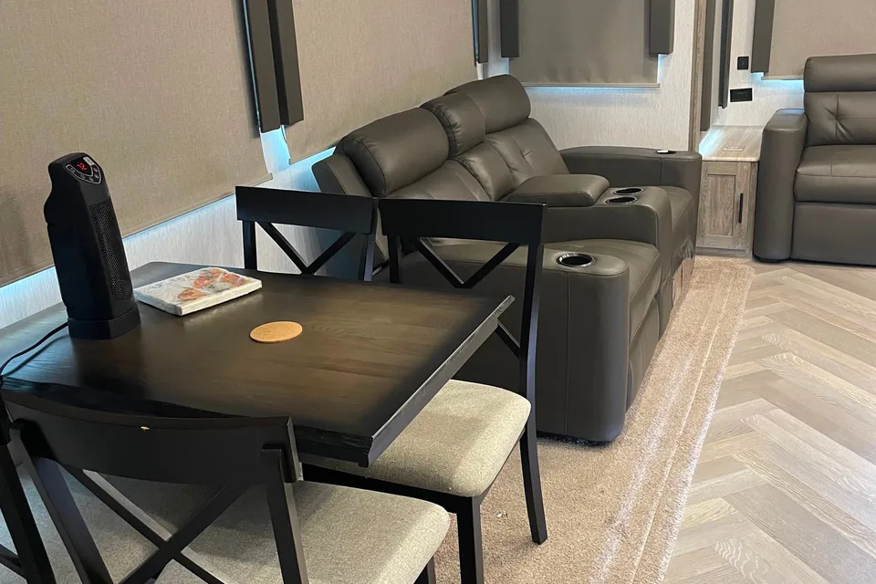 Salem Hemisphere Fifth Wheel