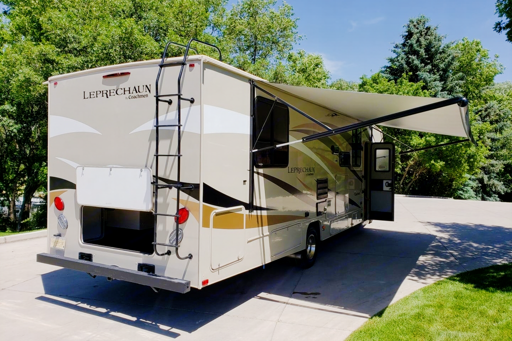 Glamping in style - 2019 Coachmen Leprechaun 319MB