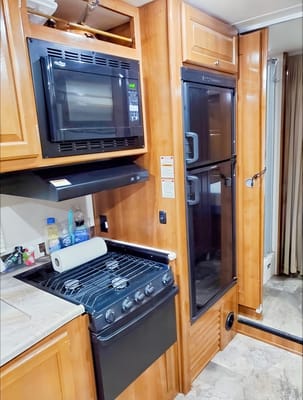 Glamping in style - 2019 Coachmen Leprechaun 319MB
