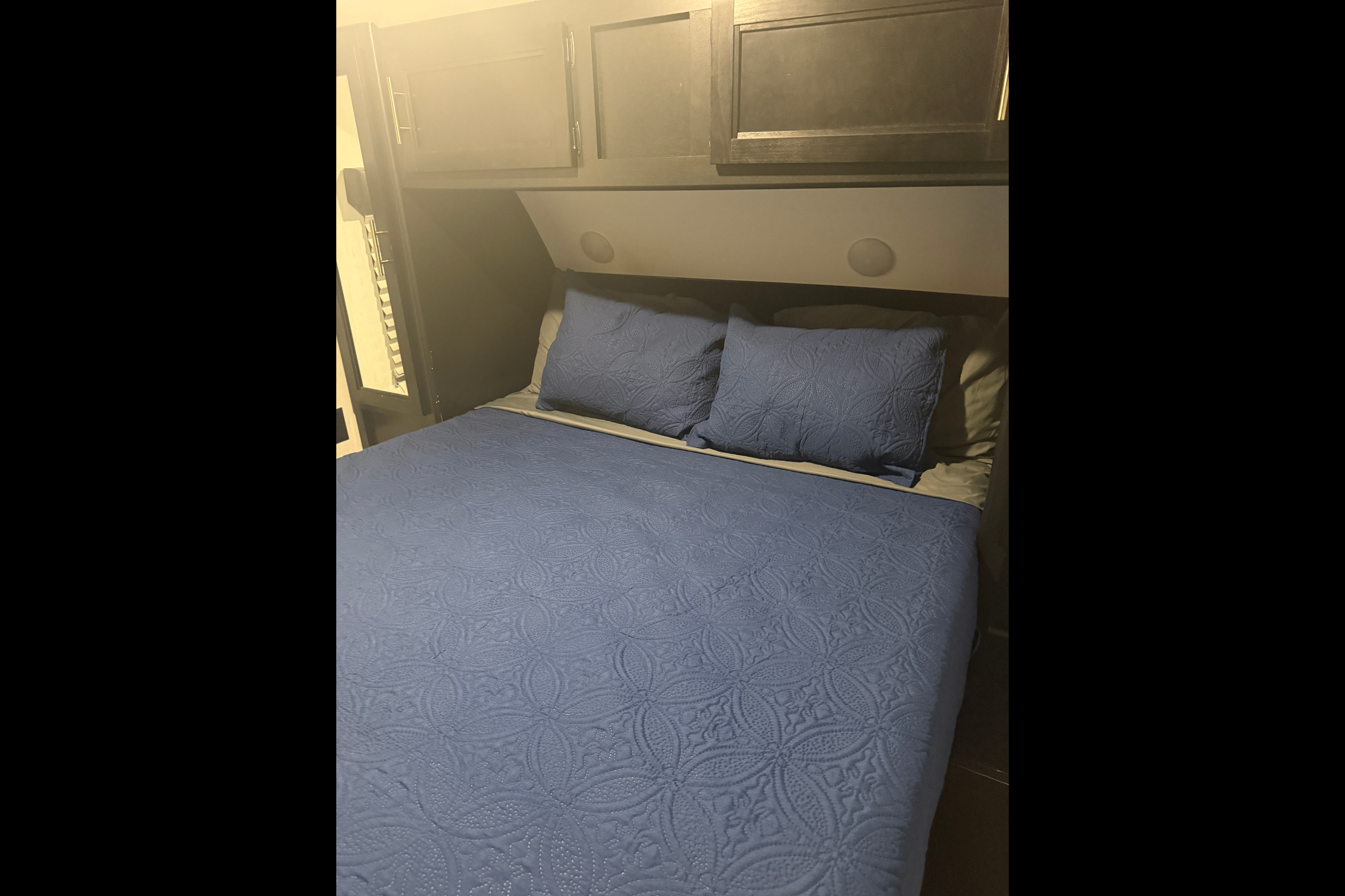 Aunt Annie's Attic Forest River 26DBH Travel Trailer