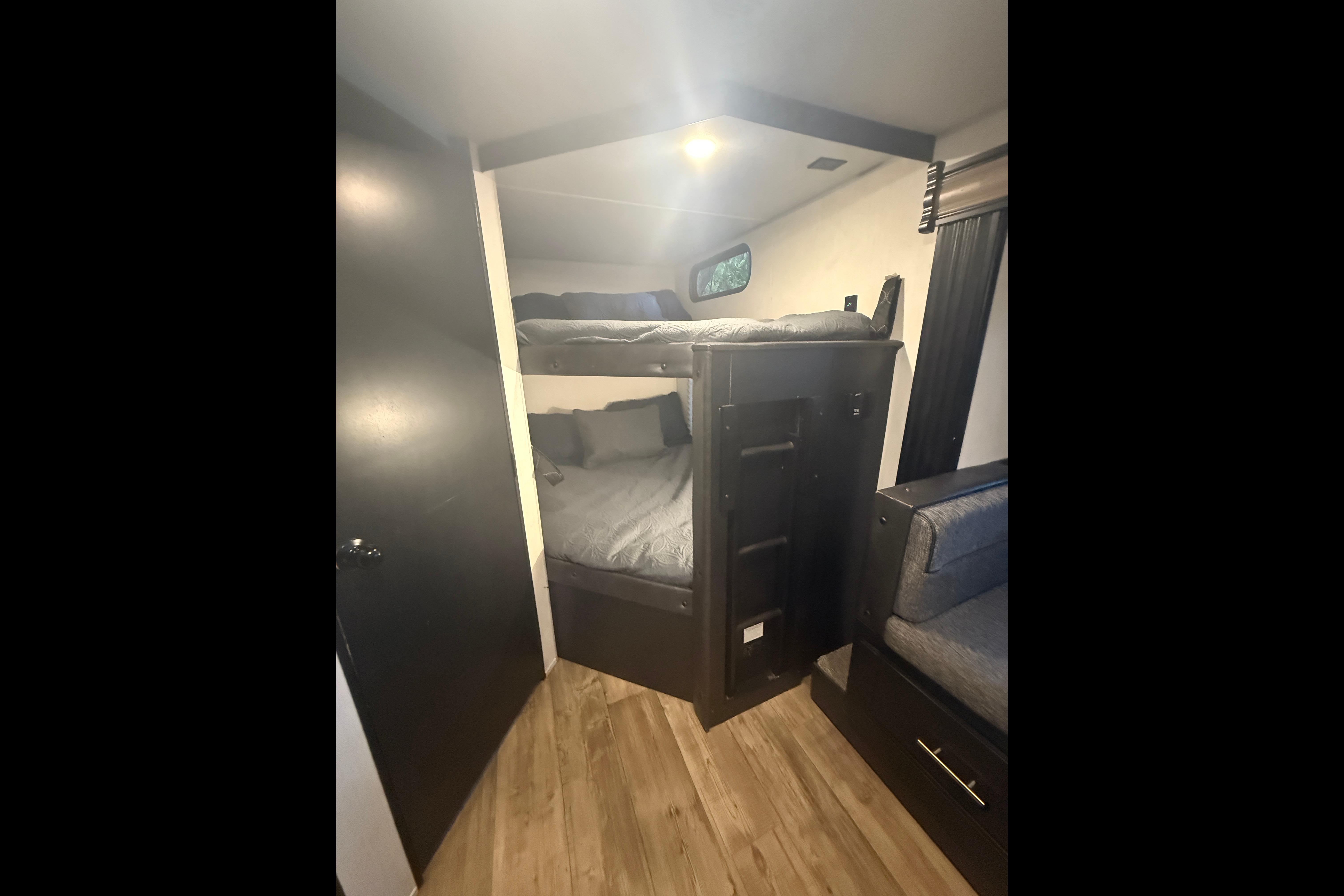 Aunt Annie's Attic Forest River 26DBH Travel Trailer