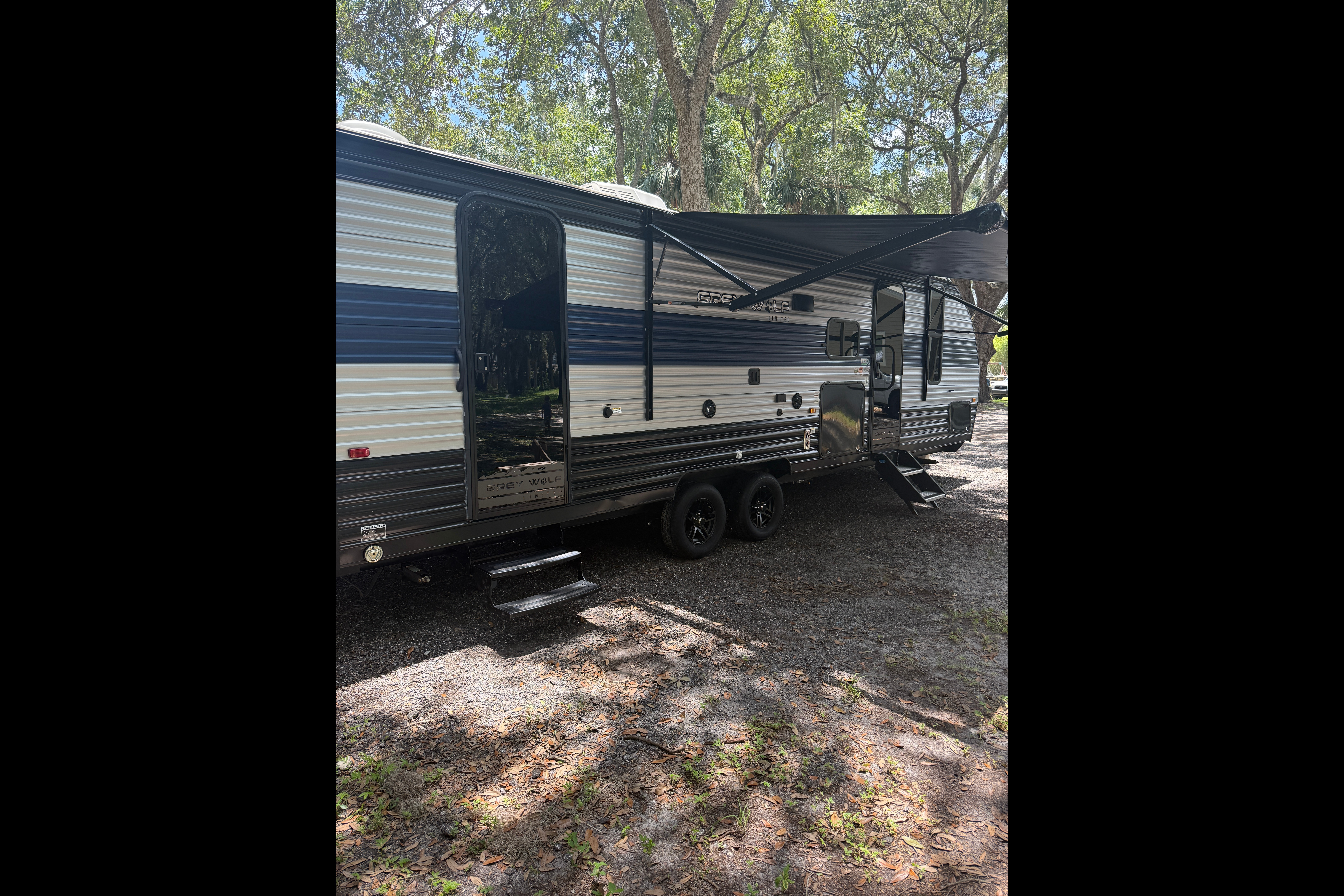 Aunt Annie's Attic Forest River 26DBH Travel Trailer