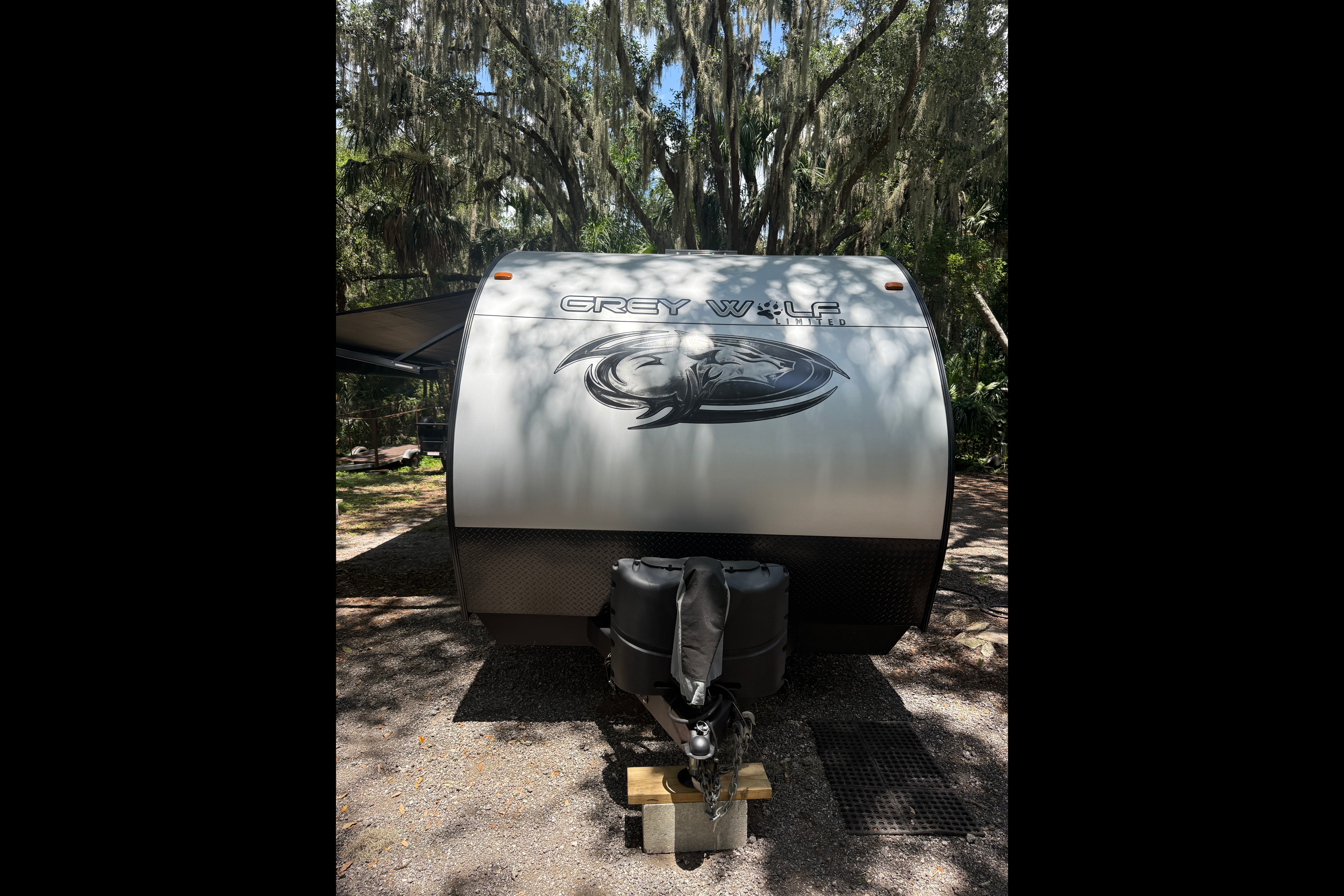 Aunt Annie's Attic Forest River 26DBH Travel Trailer