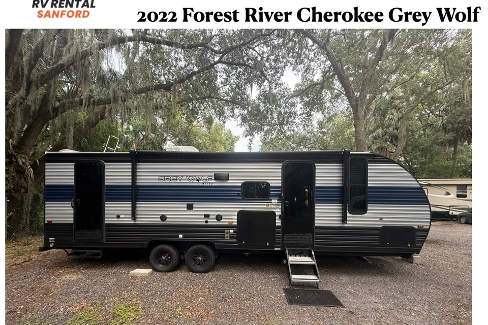 Aunt Annie's Attic Forest River 26DBH Travel Trailer