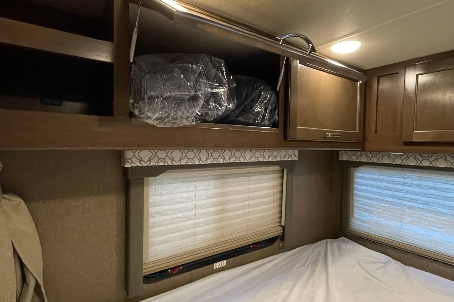 EZ Breezy | Easy-to-Drive Thor Elite | Sleeps 5