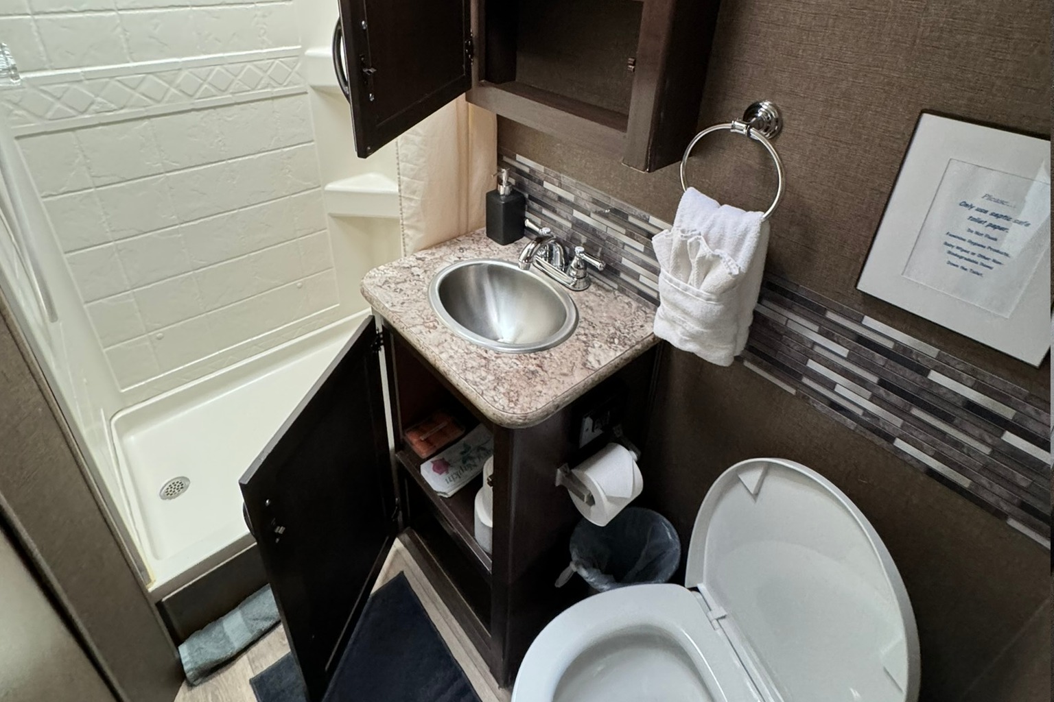 EZ Breezy | Easy-to-Drive Thor Elite | Sleeps 5