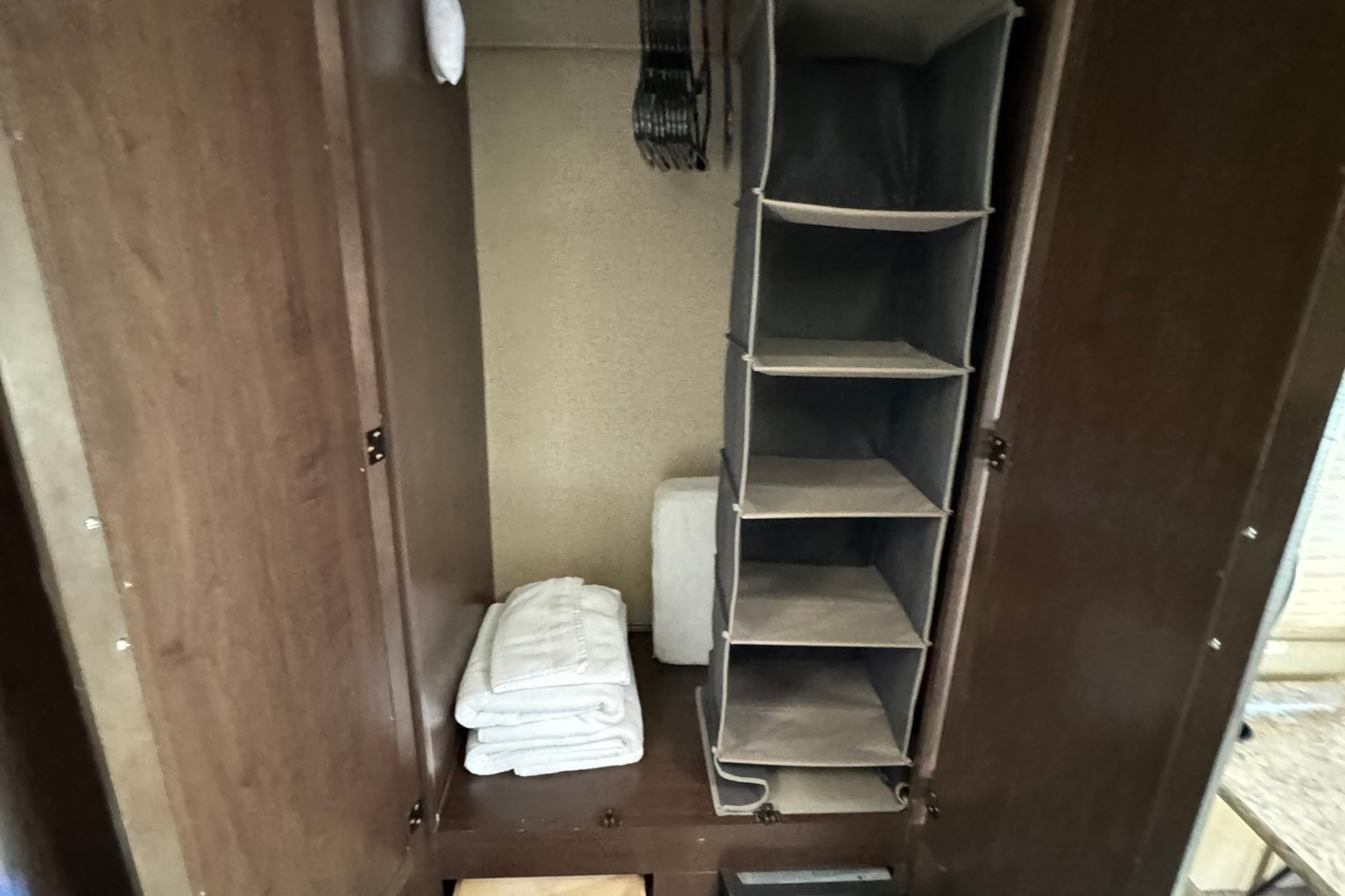 EZ Breezy | Easy-to-Drive Thor Elite | Sleeps 5