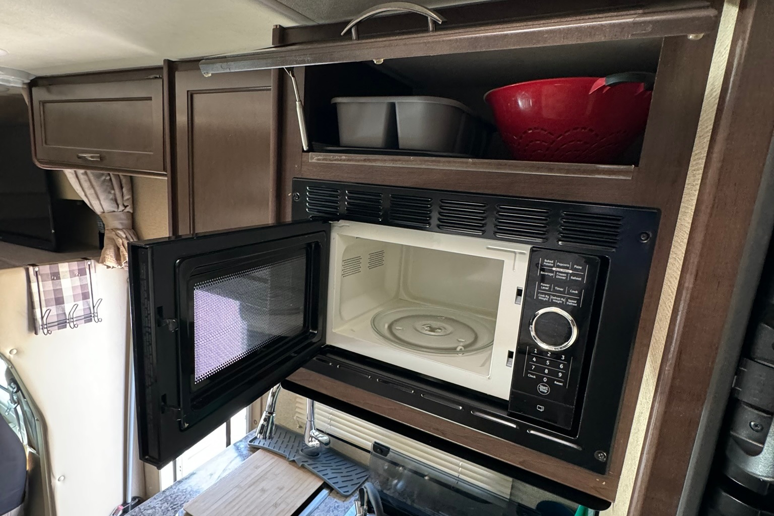 EZ Breezy | Easy-to-Drive Thor Elite | Sleeps 5