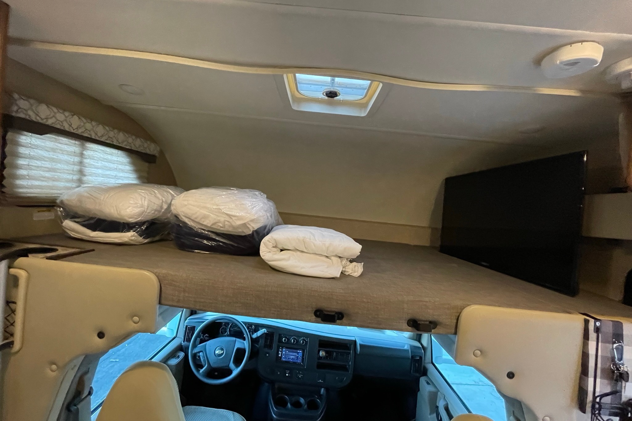 EZ Breezy | Easy-to-Drive Thor Elite | Sleeps 5