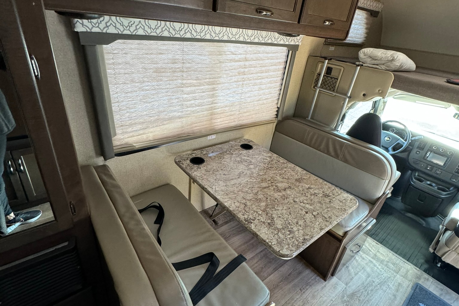 EZ Breezy | Easy-to-Drive Thor Elite | Sleeps 5
