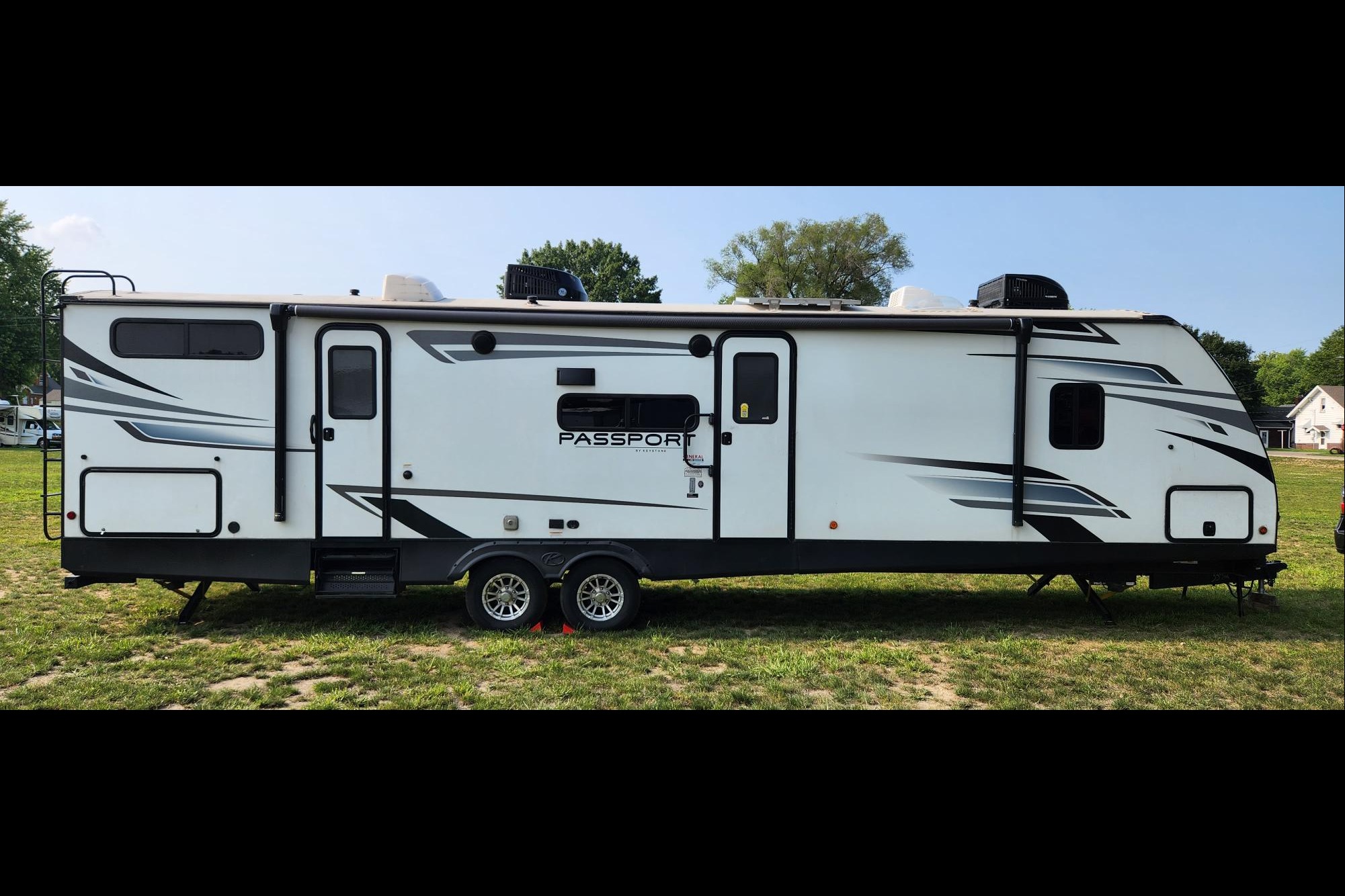 Matt and Candi's all inclusive family camper 2B2B Off Grid Generator Available