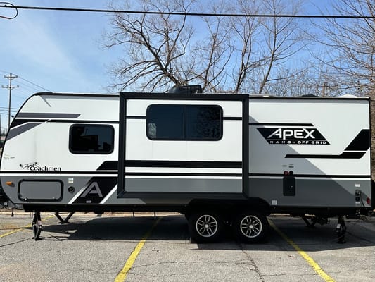 leo's Coachmen Apex Travel Trailer