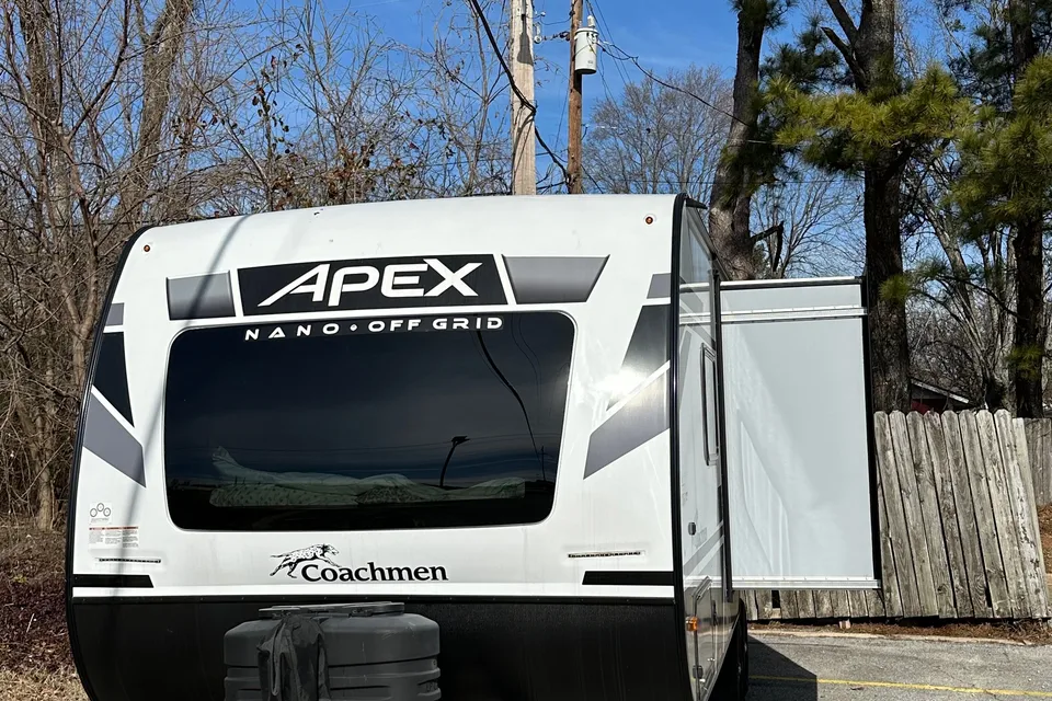 leo's Coachmen Apex Travel Trailer