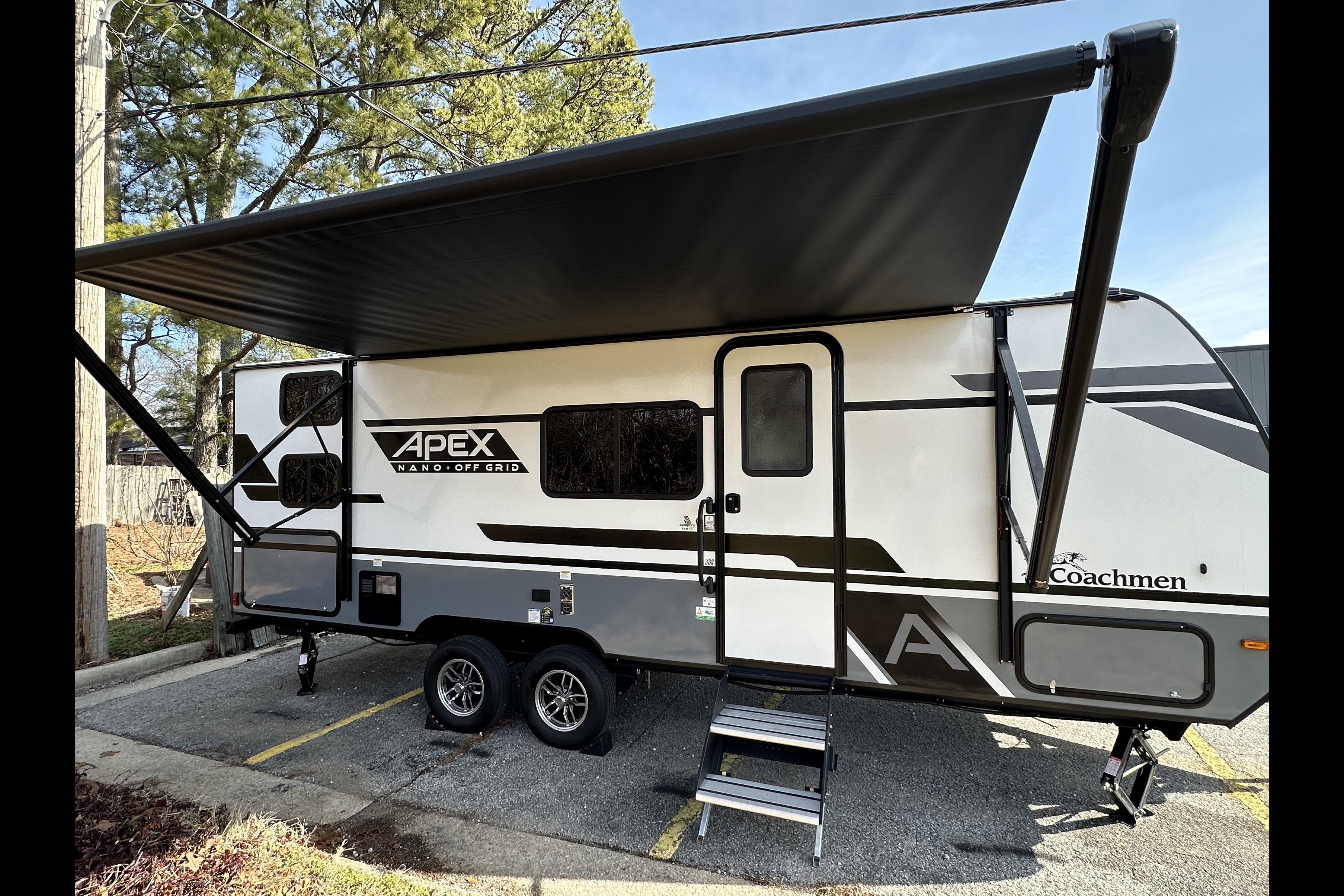 leo's Coachmen Apex Travel Trailer