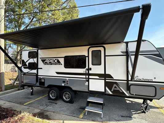 leo's Coachmen Apex Travel Trailer
