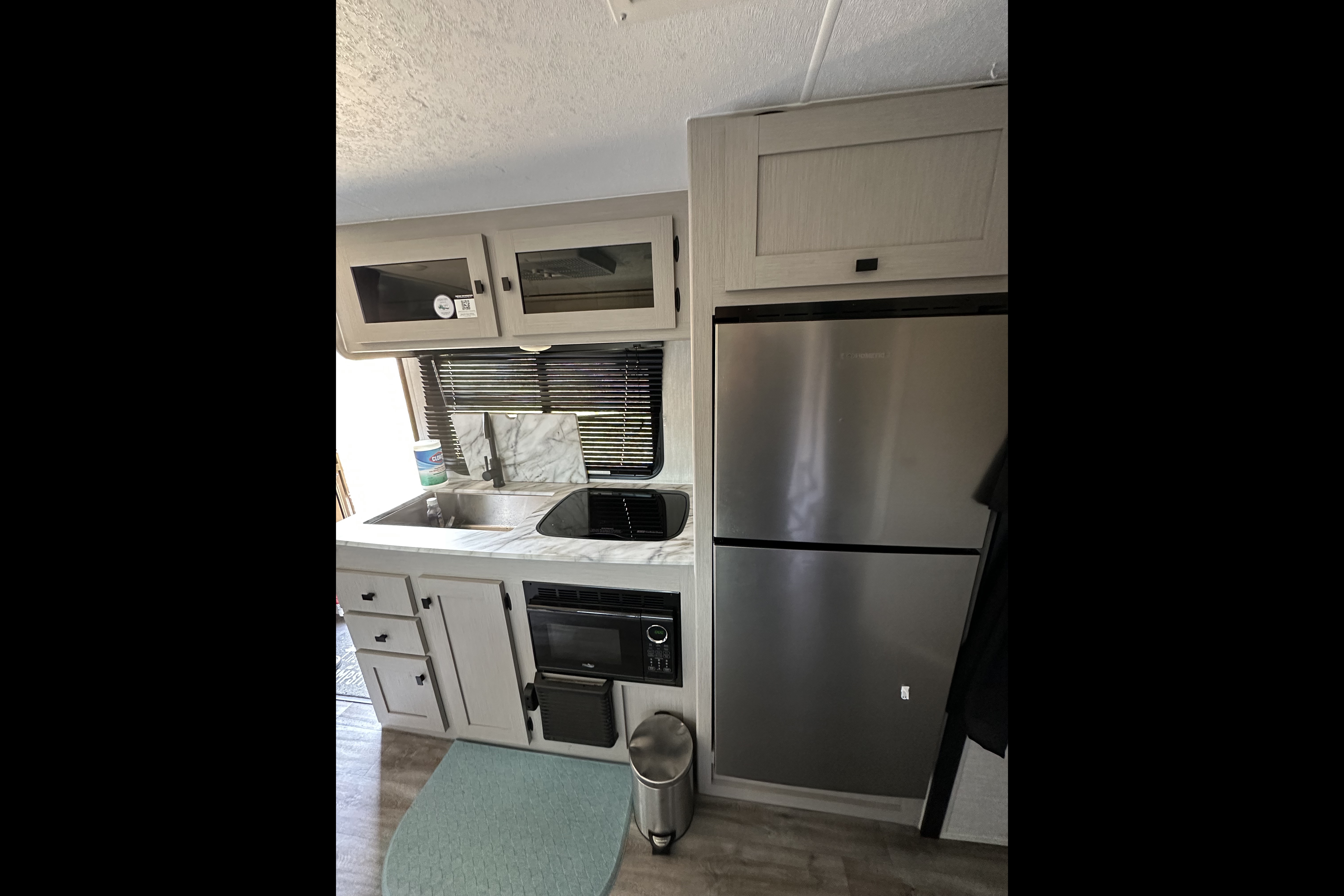 leo's Coachmen Apex Travel Trailer