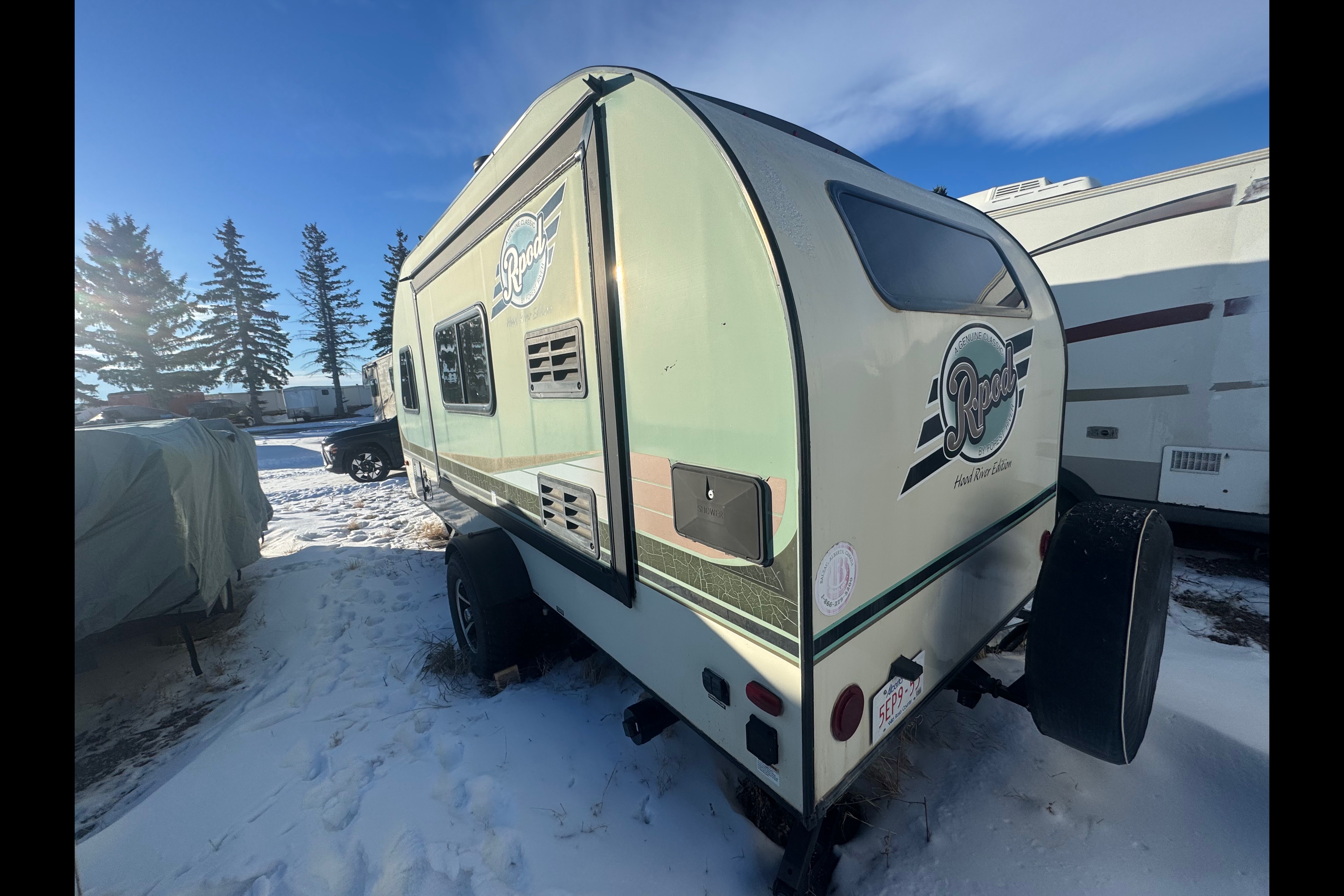 Wild North R pod hood river edition Micro Trailer