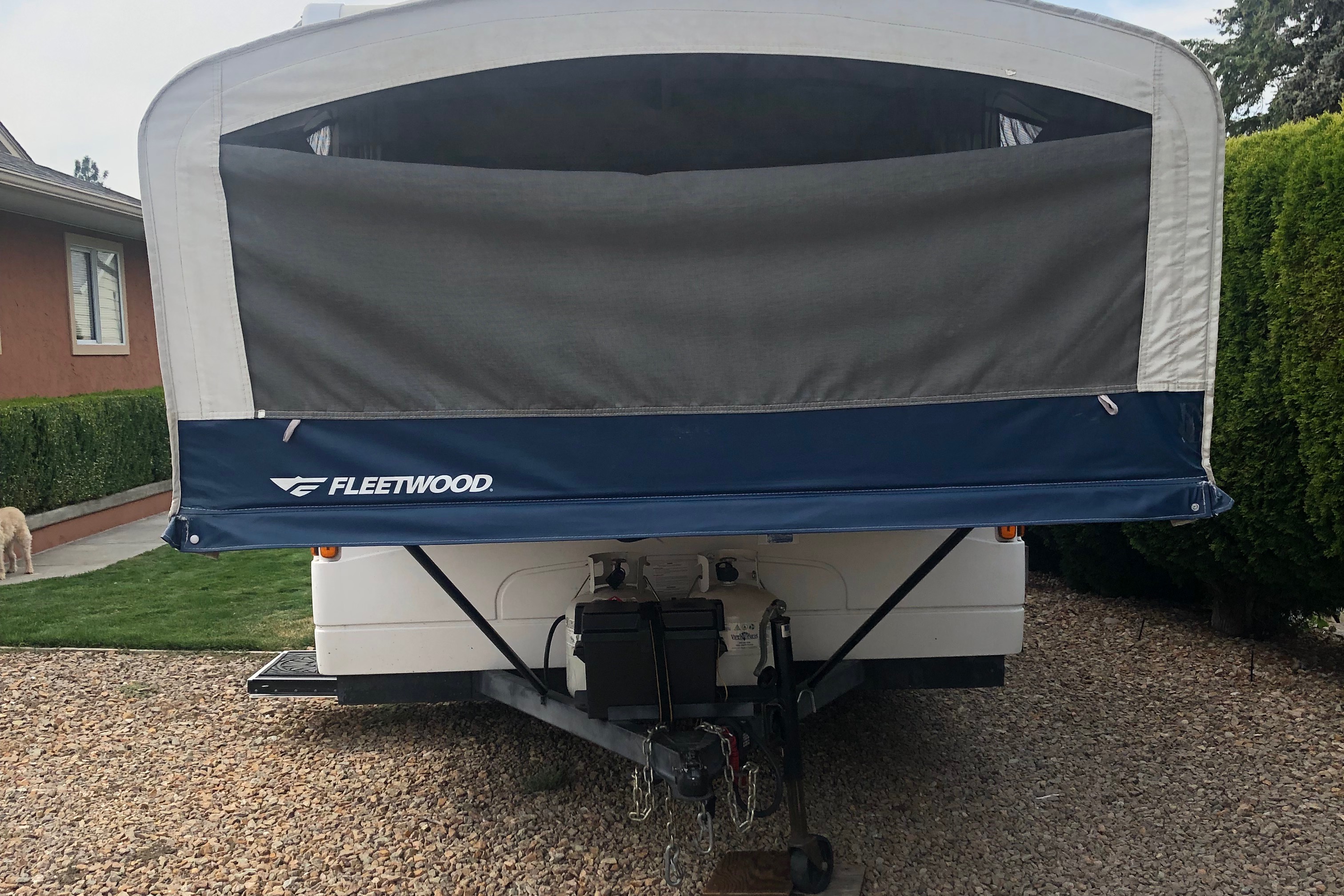 10’ Fleetwood Santa Fe Tent Trailer