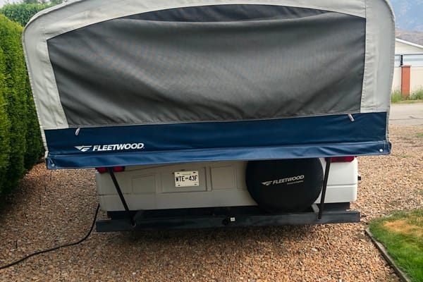 10’ Fleetwood Santa Fe Tent Trailer