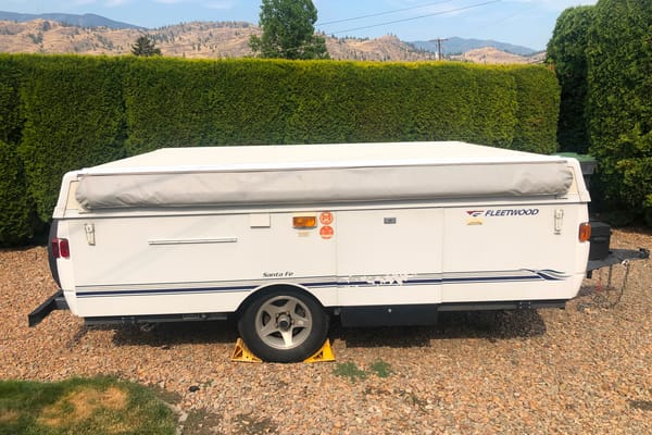 10’ Fleetwood Santa Fe Tent Trailer