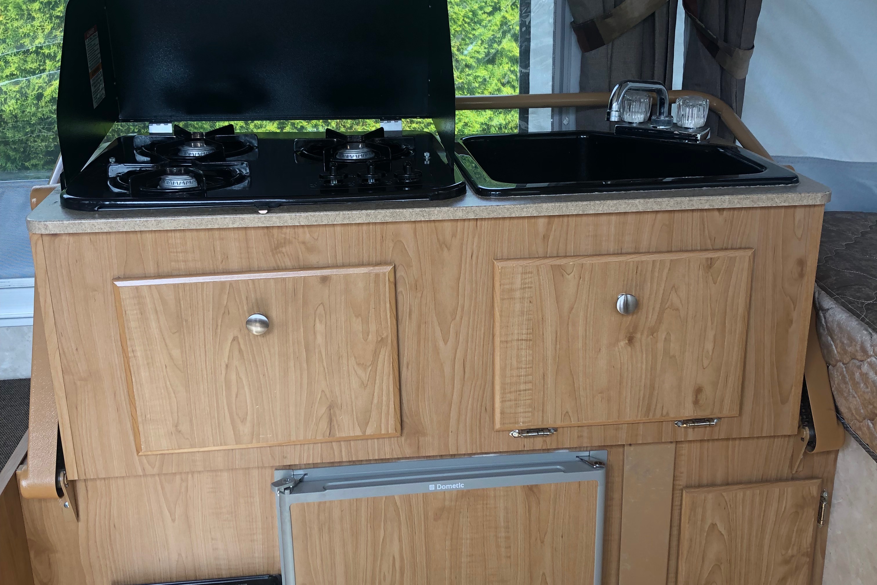 10’ Fleetwood Santa Fe Tent Trailer