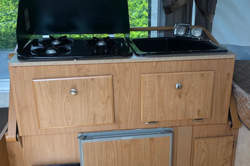 10’ Fleetwood Santa Fe Tent Trailer
