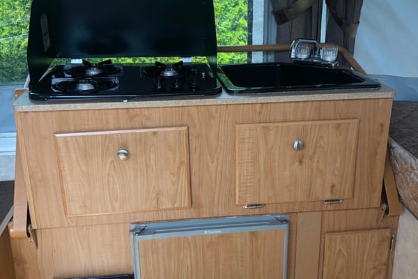 10’ Fleetwood Santa Fe Tent Trailer