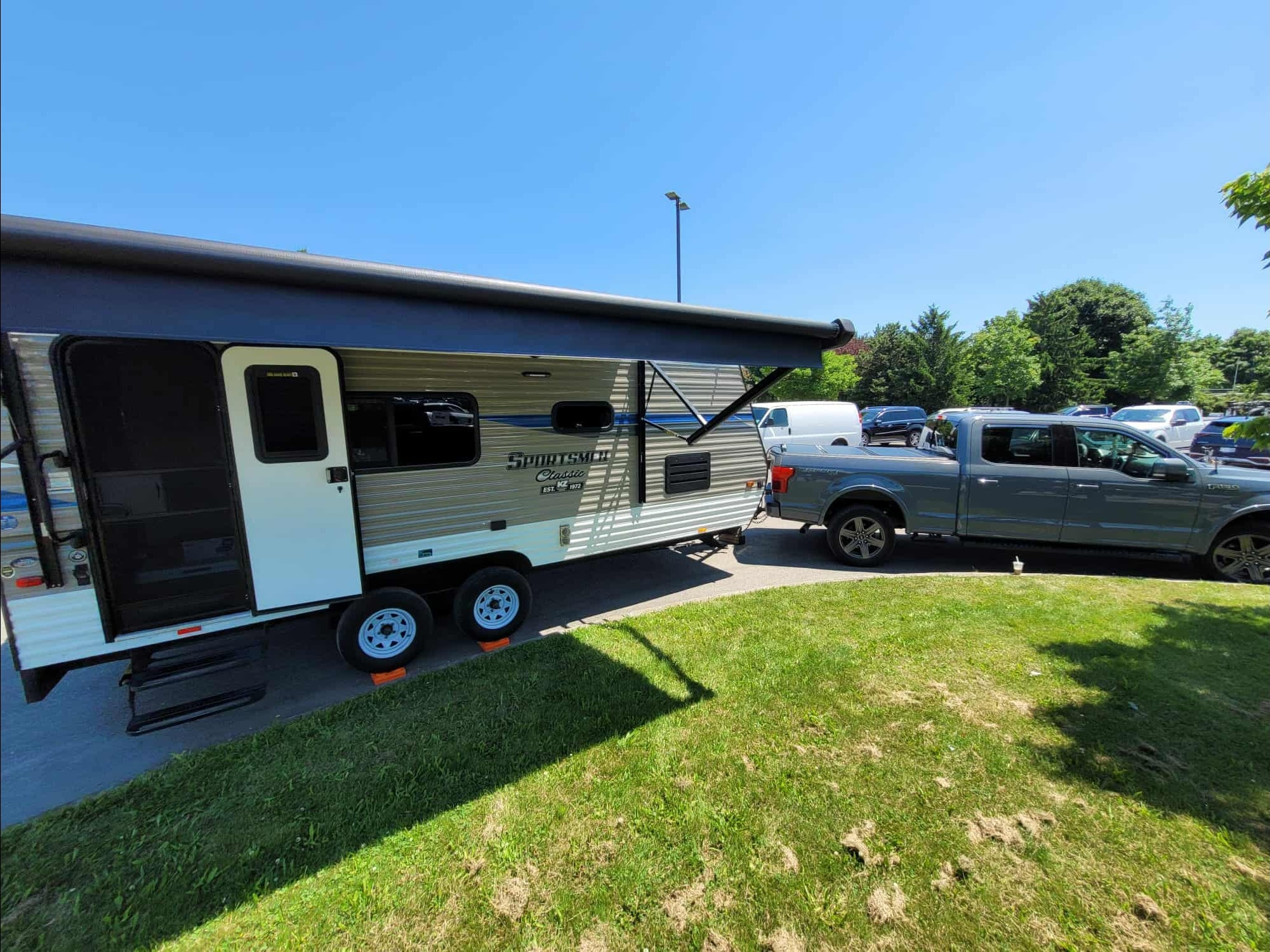 2021!! MOTORIZED FISHING BOAT! E-BIKES! MOVIE PROJECTOR! BBQs! Moe's KZ Sportsmen 190 Toyhauler