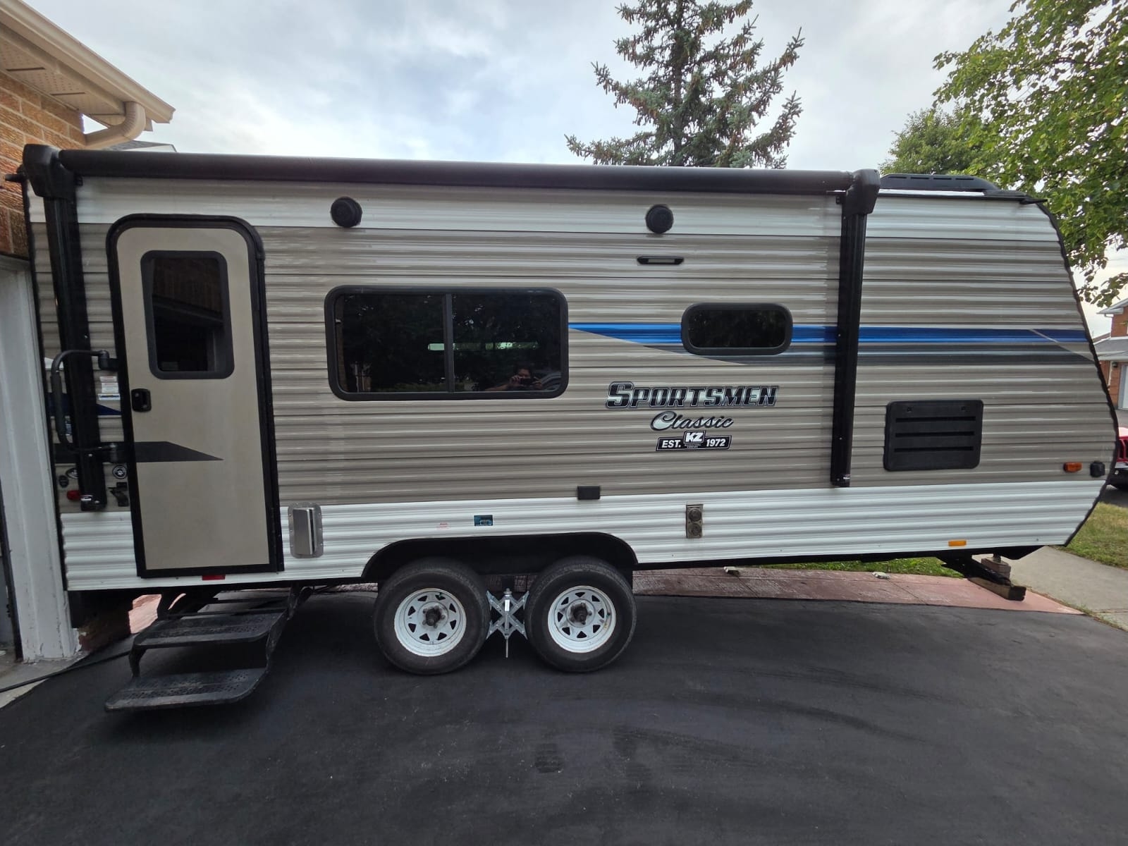 2021!! MOTORIZED FISHING BOAT! E-BIKES! MOVIE PROJECTOR! BBQs! Moe's KZ Sportsmen 190 Toyhauler
