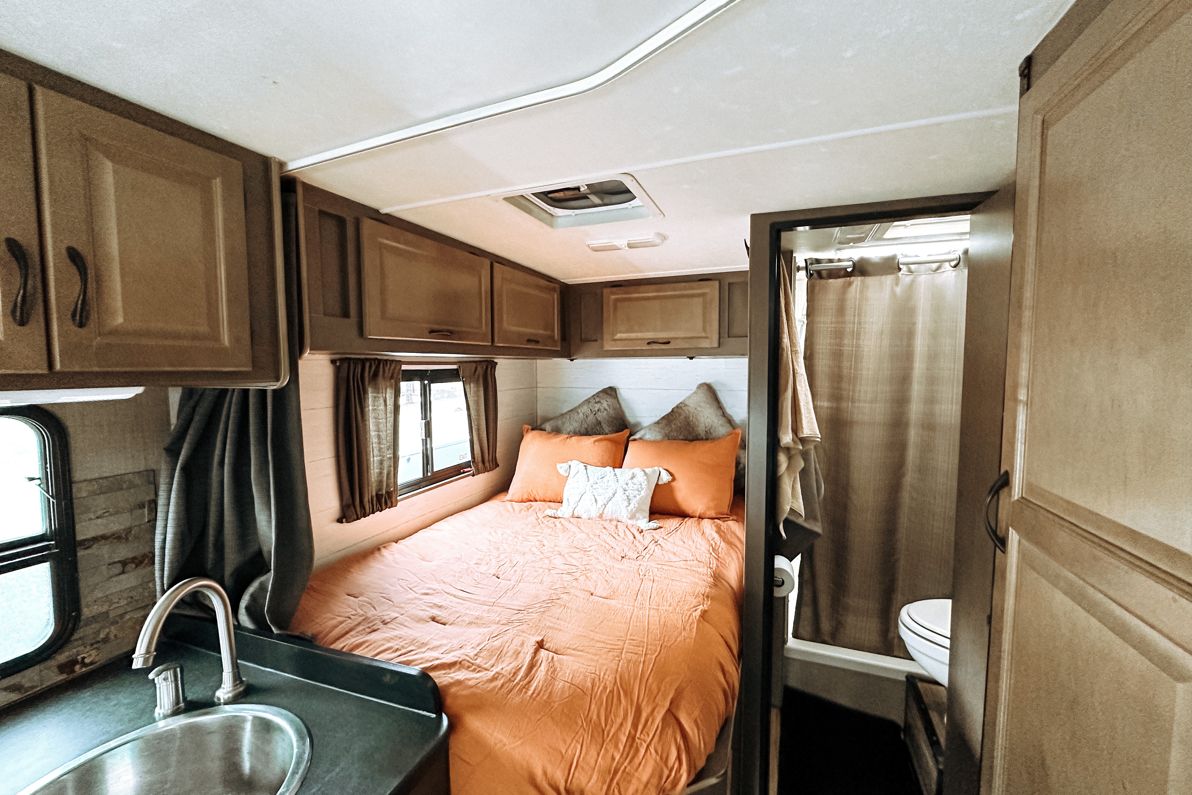 New listing!! 2019 full furnished RV