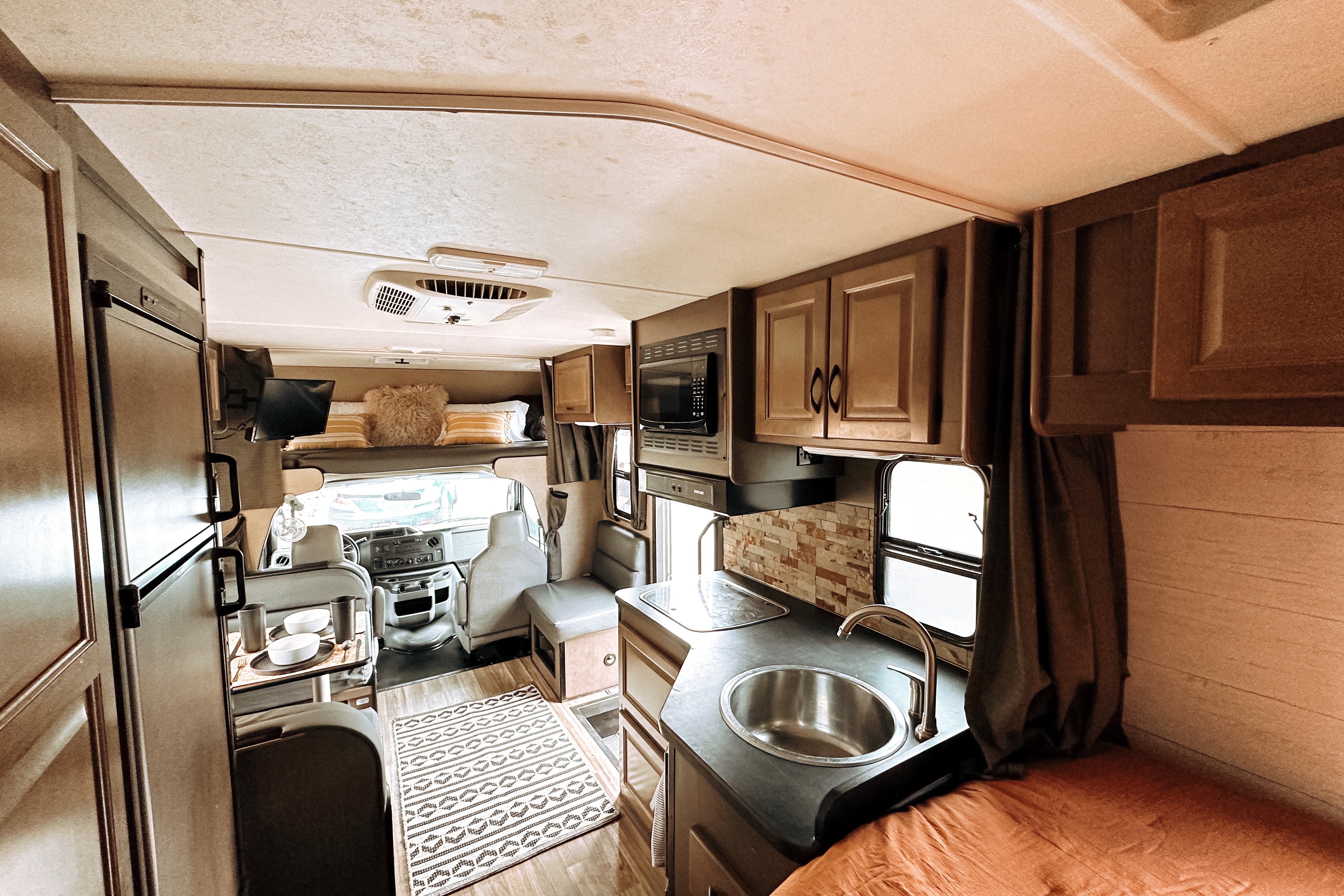 New listing!! 2019 full furnished RV